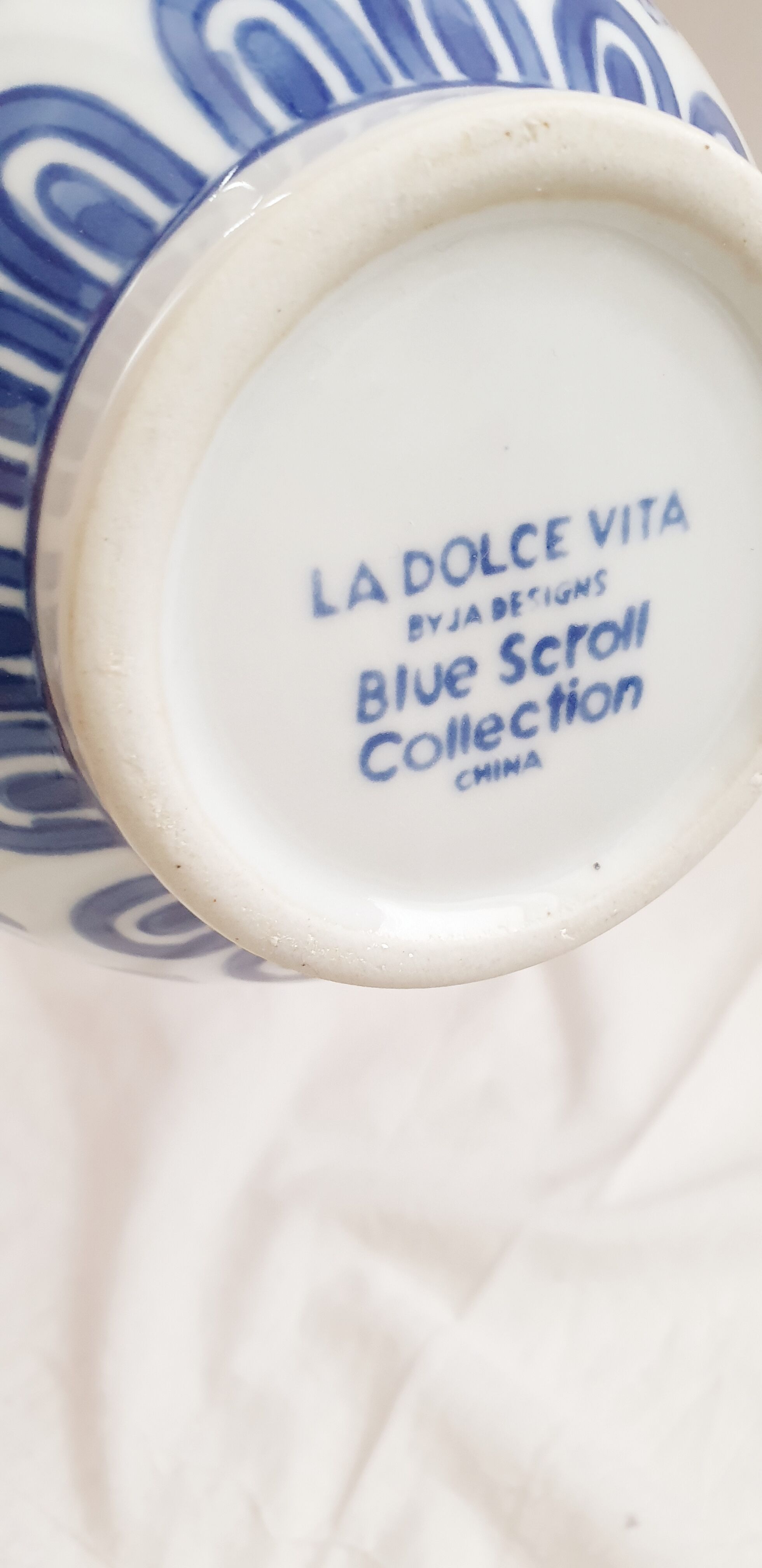 Vase porcelain from china "la dolce vita bluescrollcollection by ja designs"
