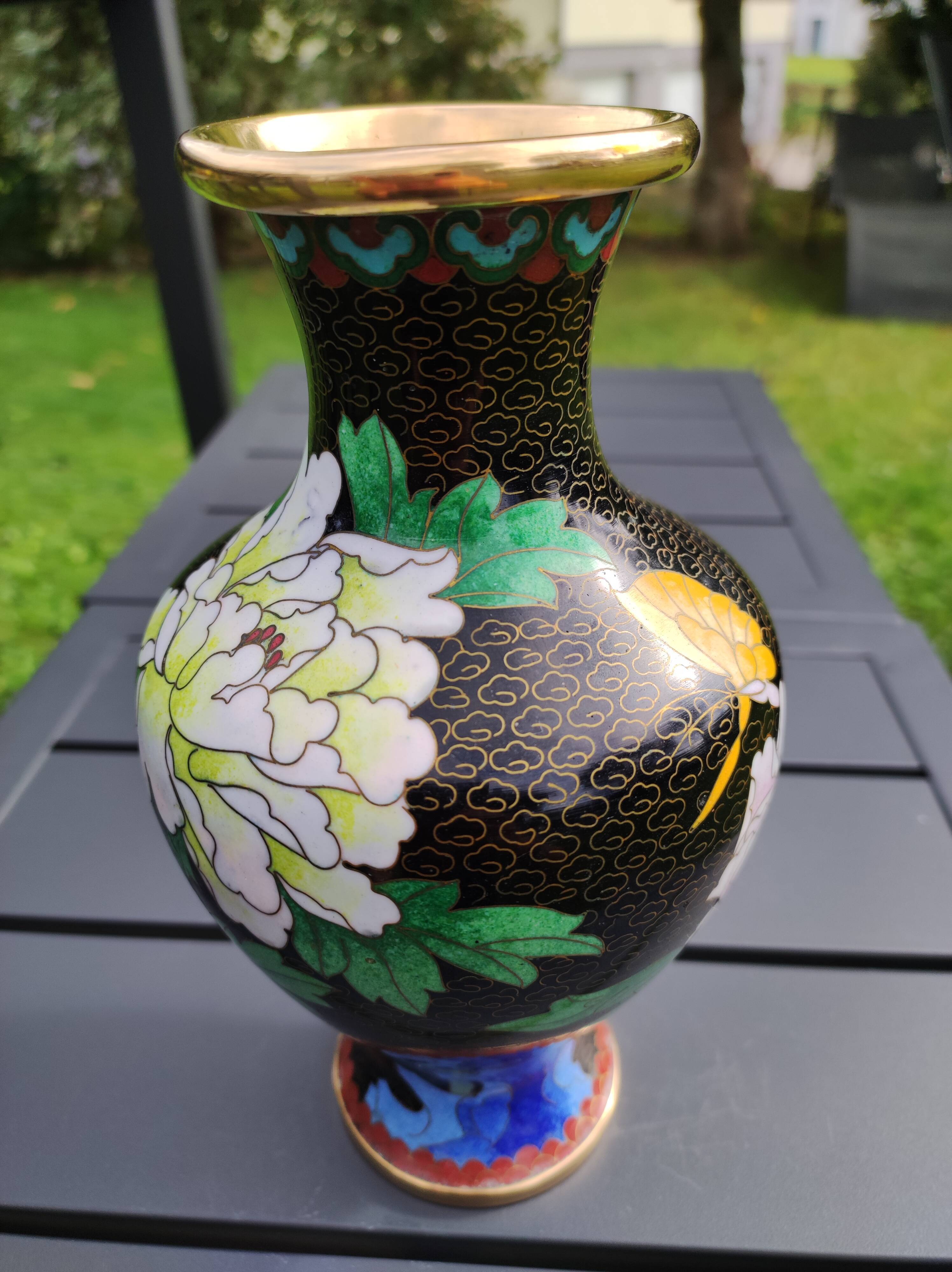 Asian handcrafted decorative vase in cloisonné enamels, neck outline & brass base