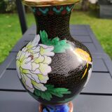 Vase décoratif artisanal asiatique en émaux cloisonnés,  contour du col & base en laiton