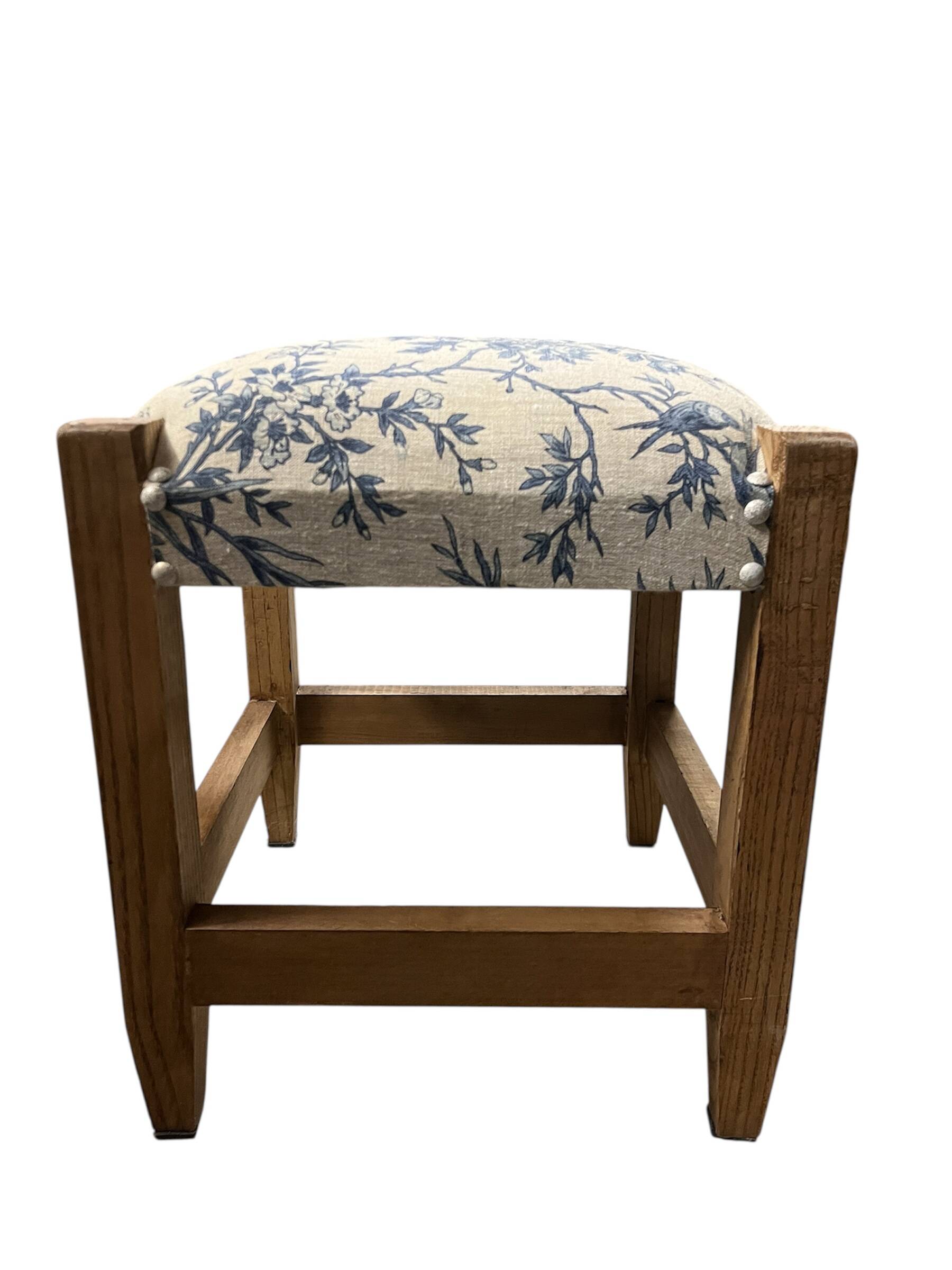 Square pouf with a checkered pattern.