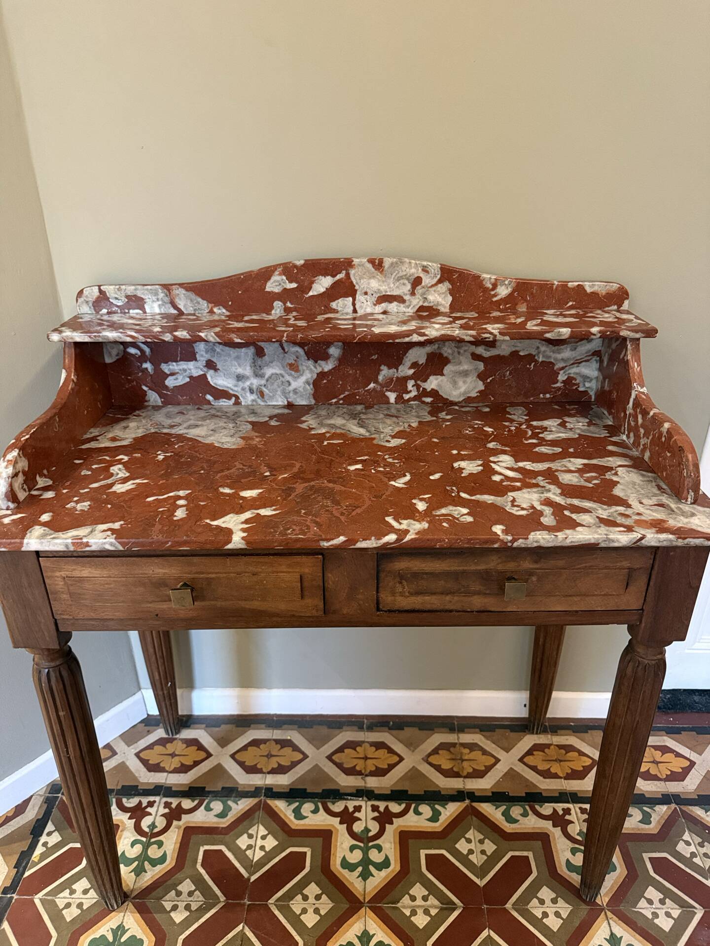 Art Deco console in walnut and marble.