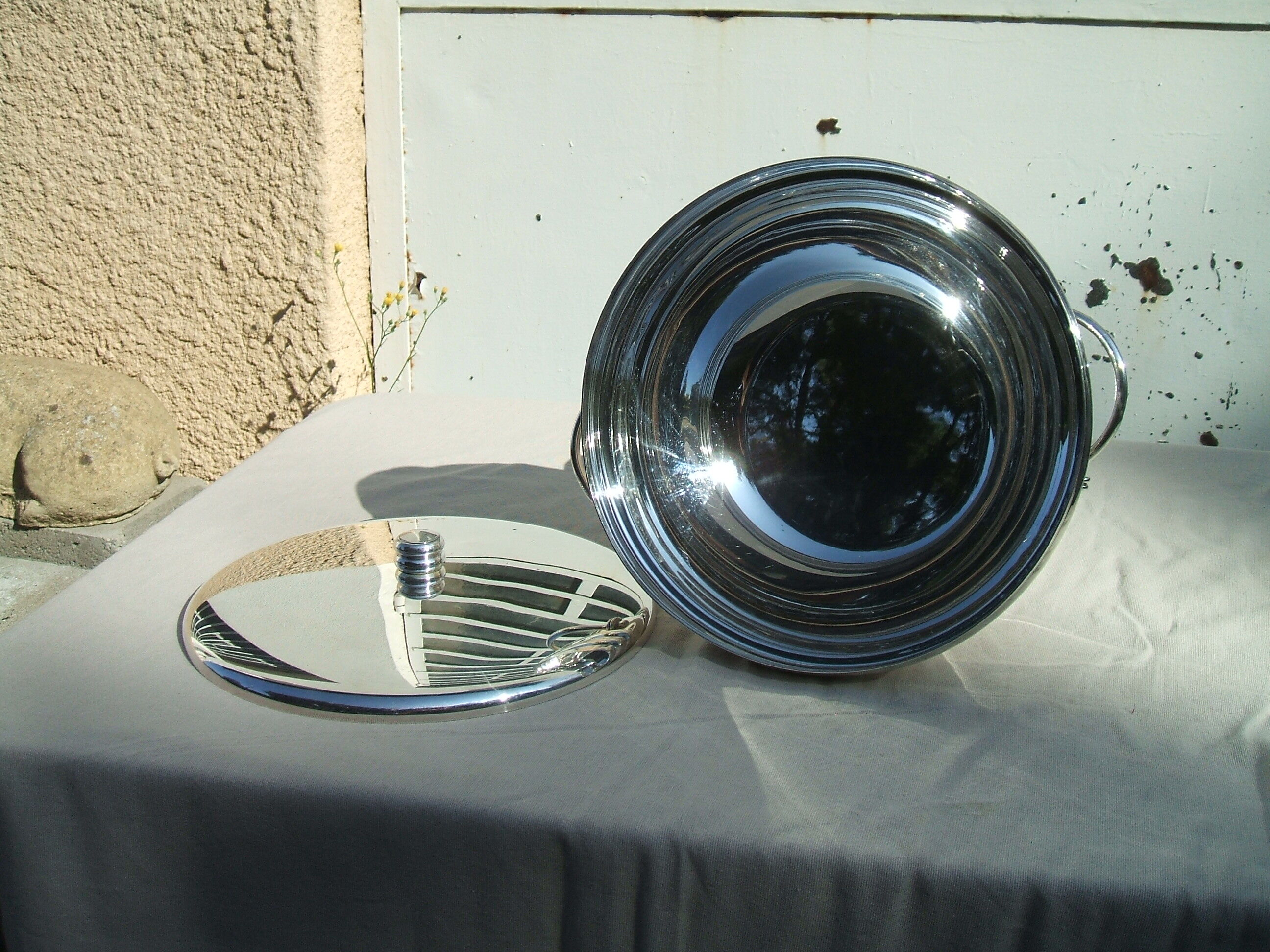 Silver metal soupiere