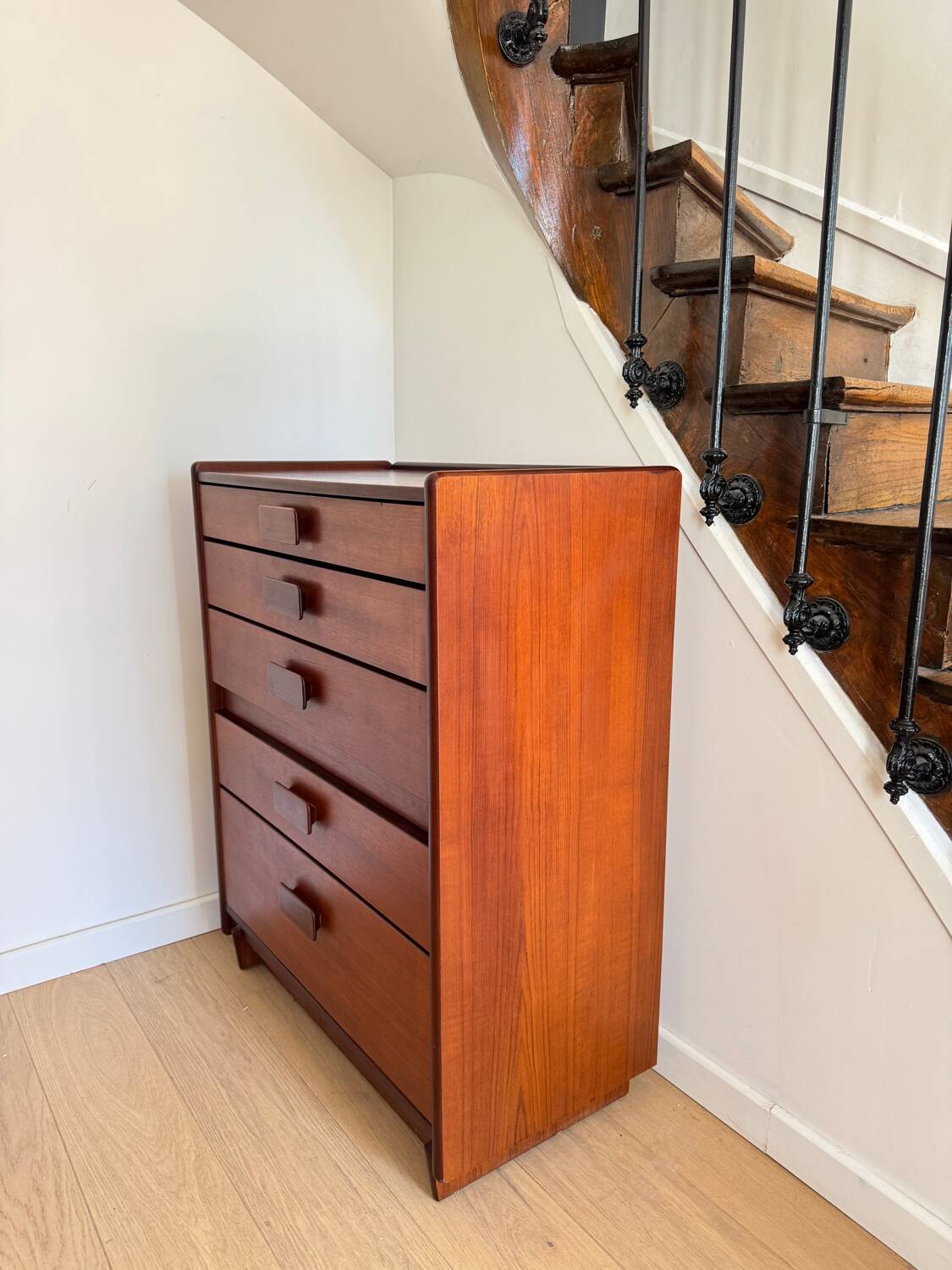 Commode haute 5 tiroirs en teck années 60