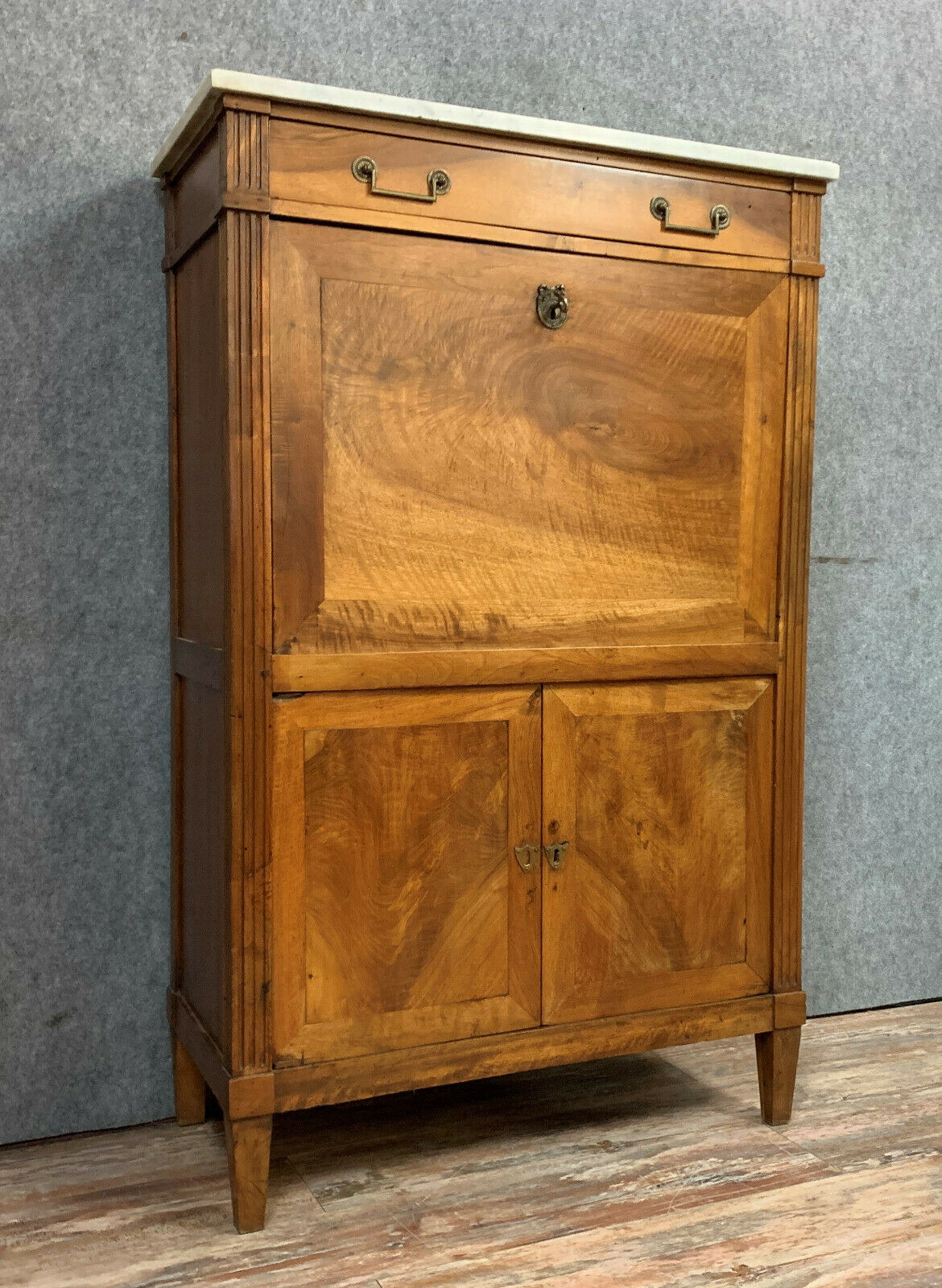Louis XVI period secretary in blond mahogany around 1760