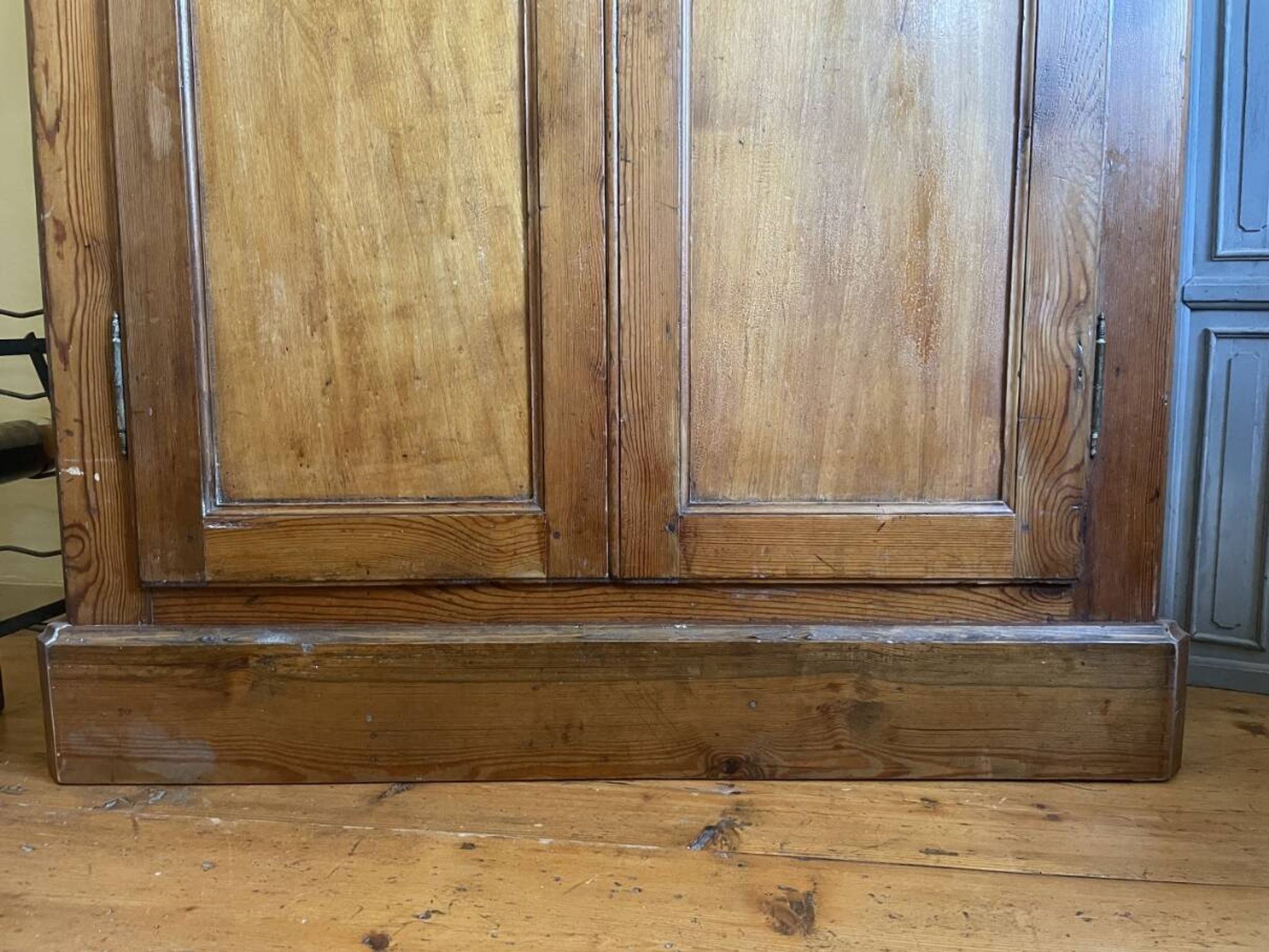 Wardrobe, kitchen cupboard, dresser, shelf.