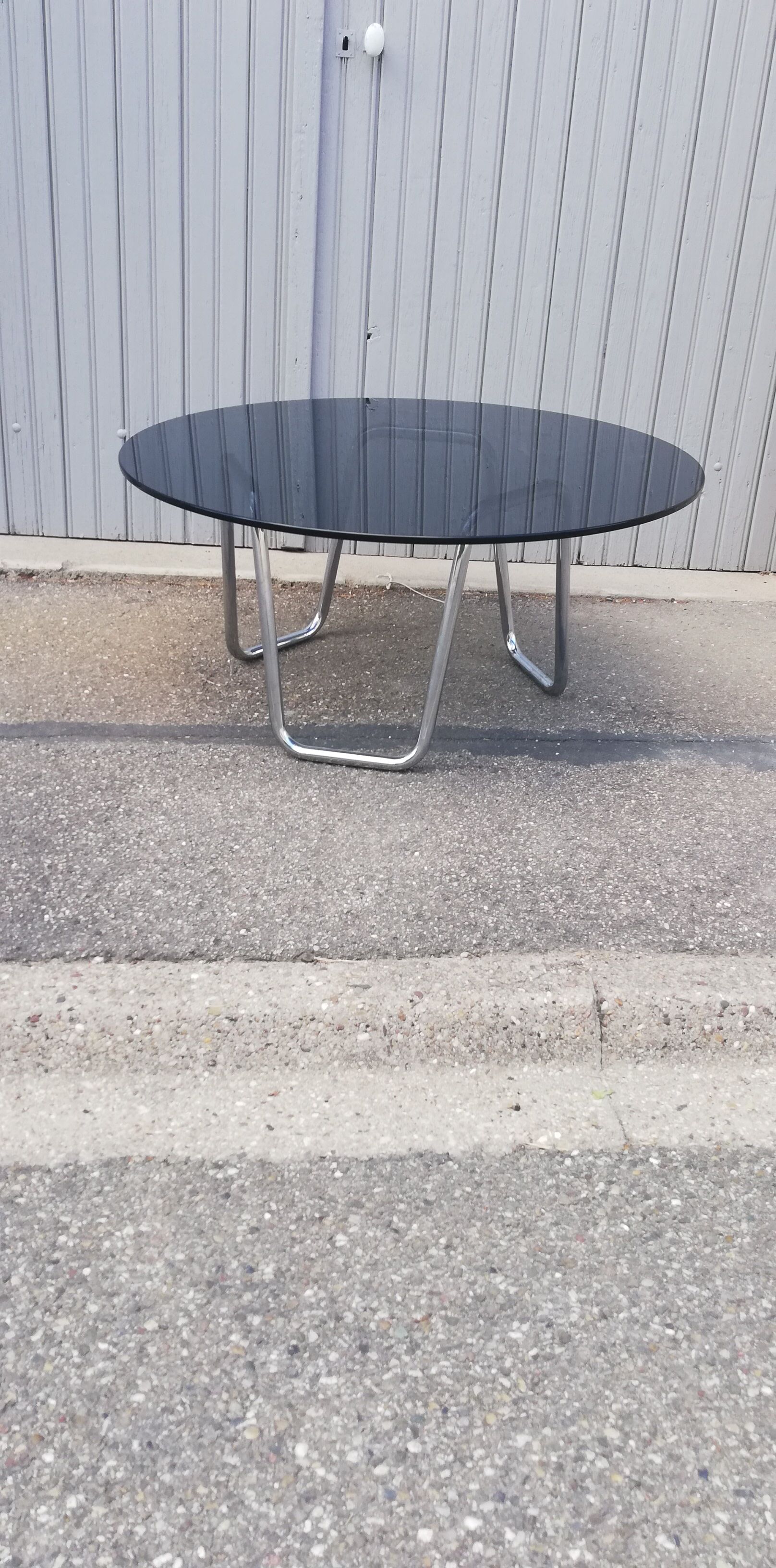 Table basse vintage chrome et verre fumé