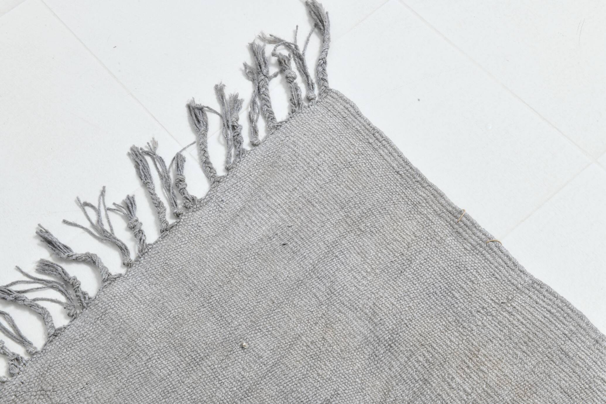 Tapis kilim vintage gris