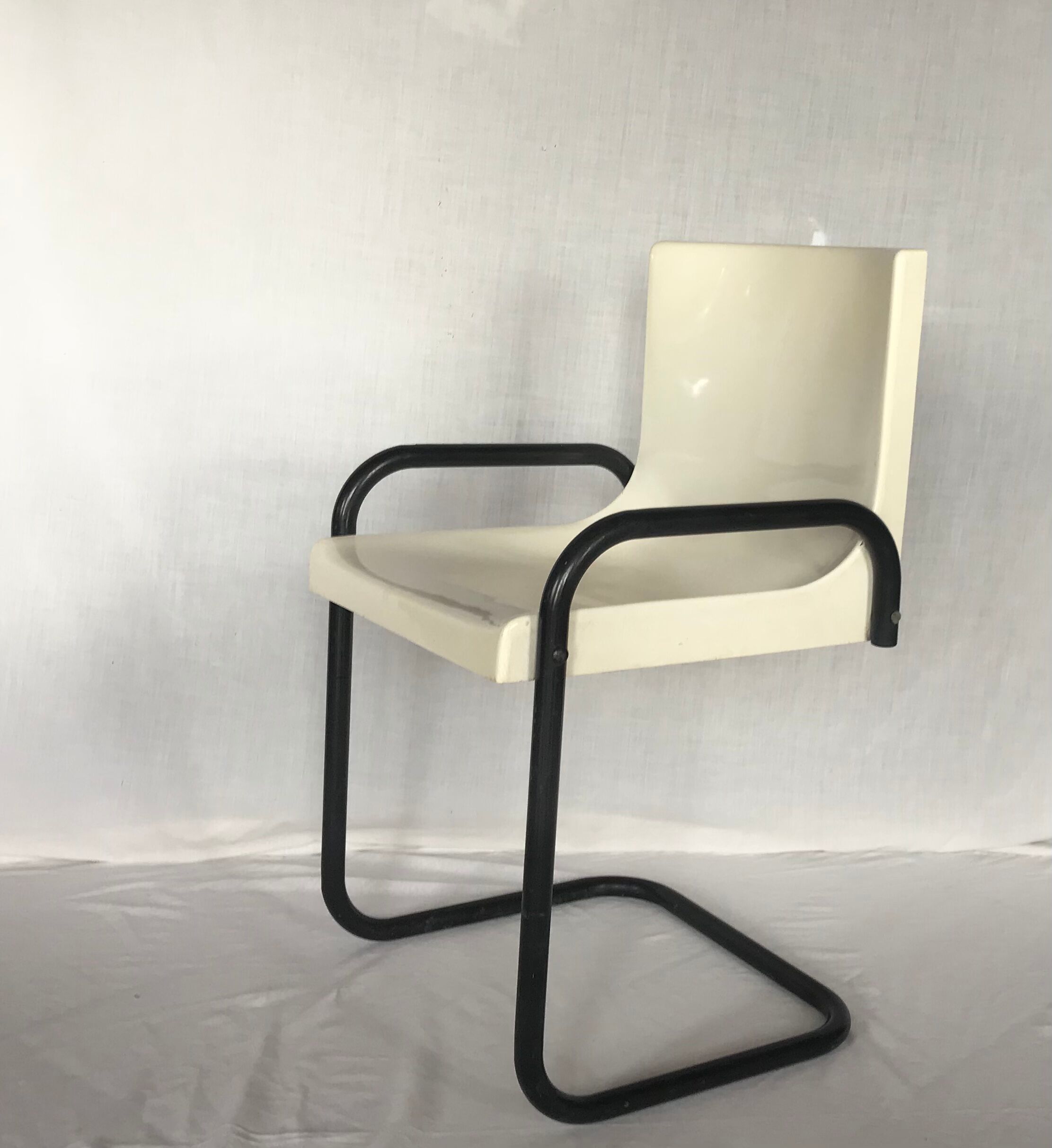 Monocoque chair Meubles Gautier 1970