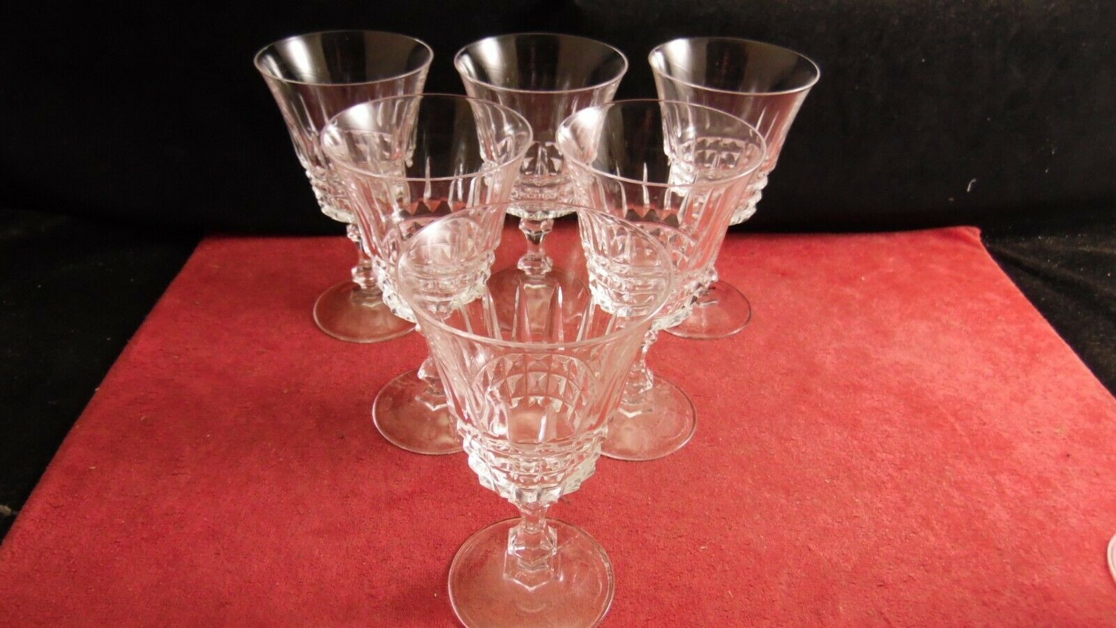 Service of 6 red wine glasses in Arques crystal