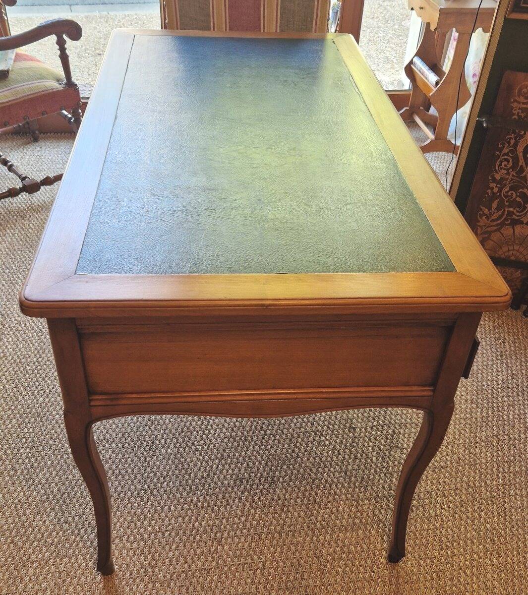 Cherry wood desk in Louis XV style