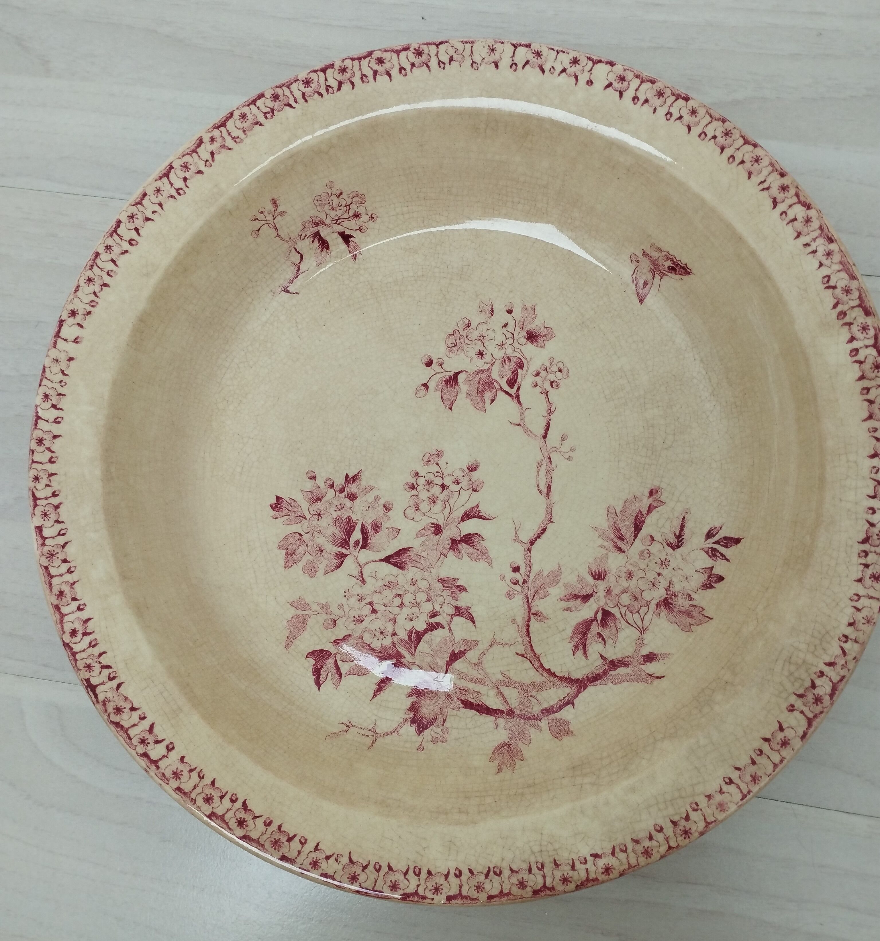 Hollow dish in Gien ironstone, Aubépine rose model