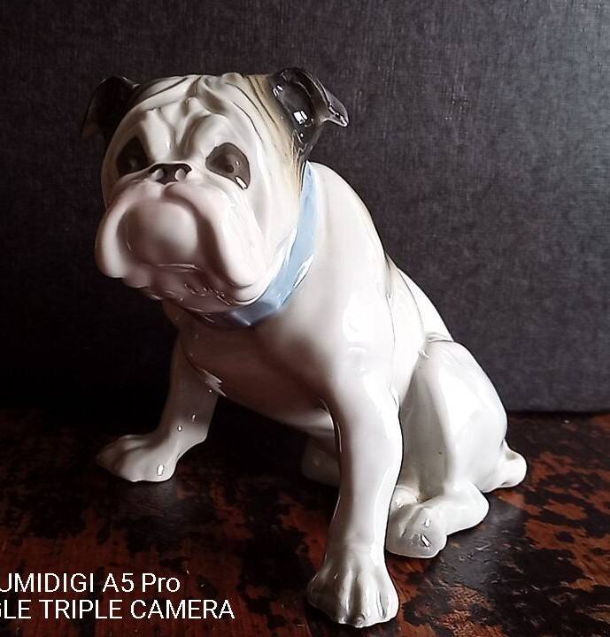 Gräfenthal - porcelain dog - H 12 cm