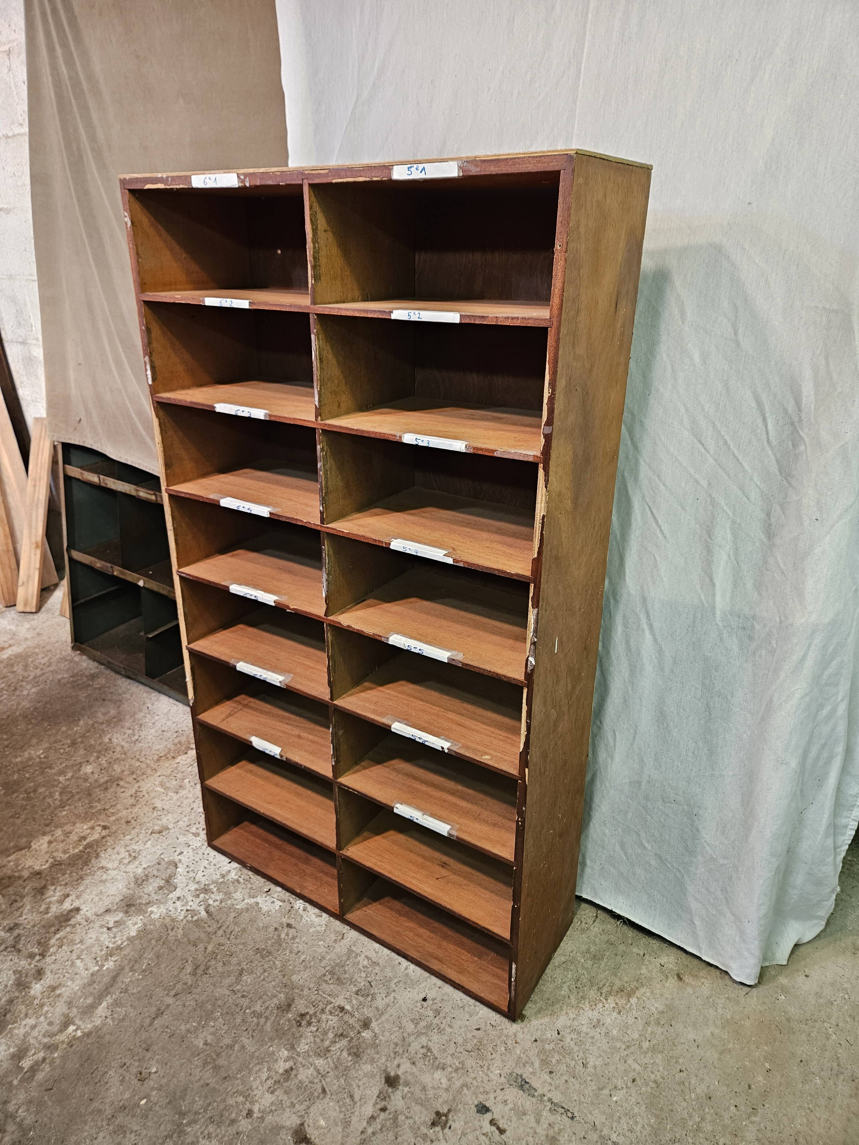 Meuble casier en bois 1960