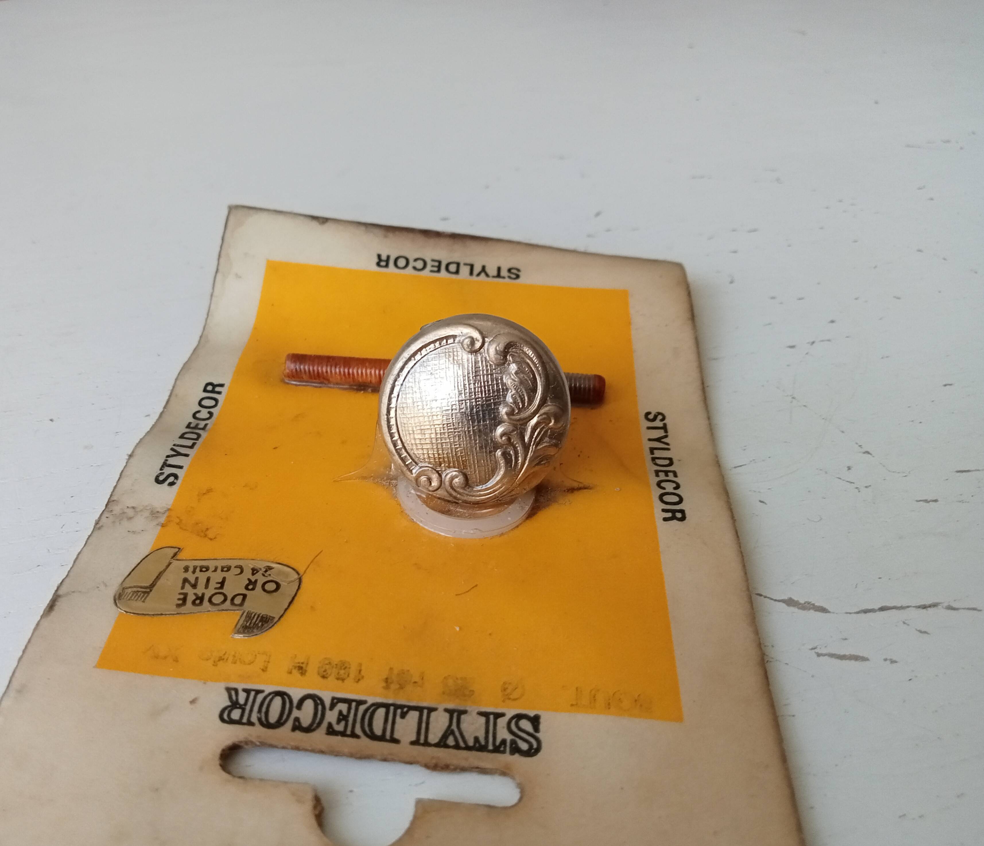 Bouton meuble vintage style Louis XV doré à l' or fin
