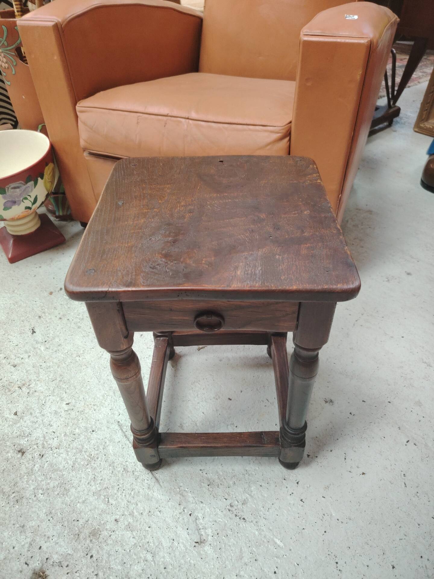 Small stool, side table or bedside table in solid wood with turned legs.