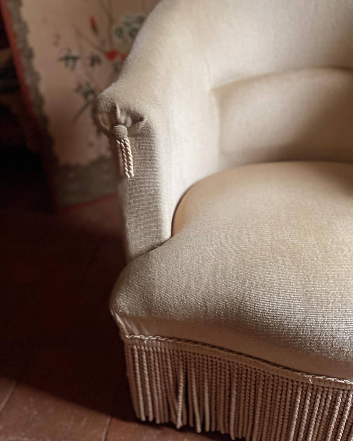 Old toad armchair in beige velvet