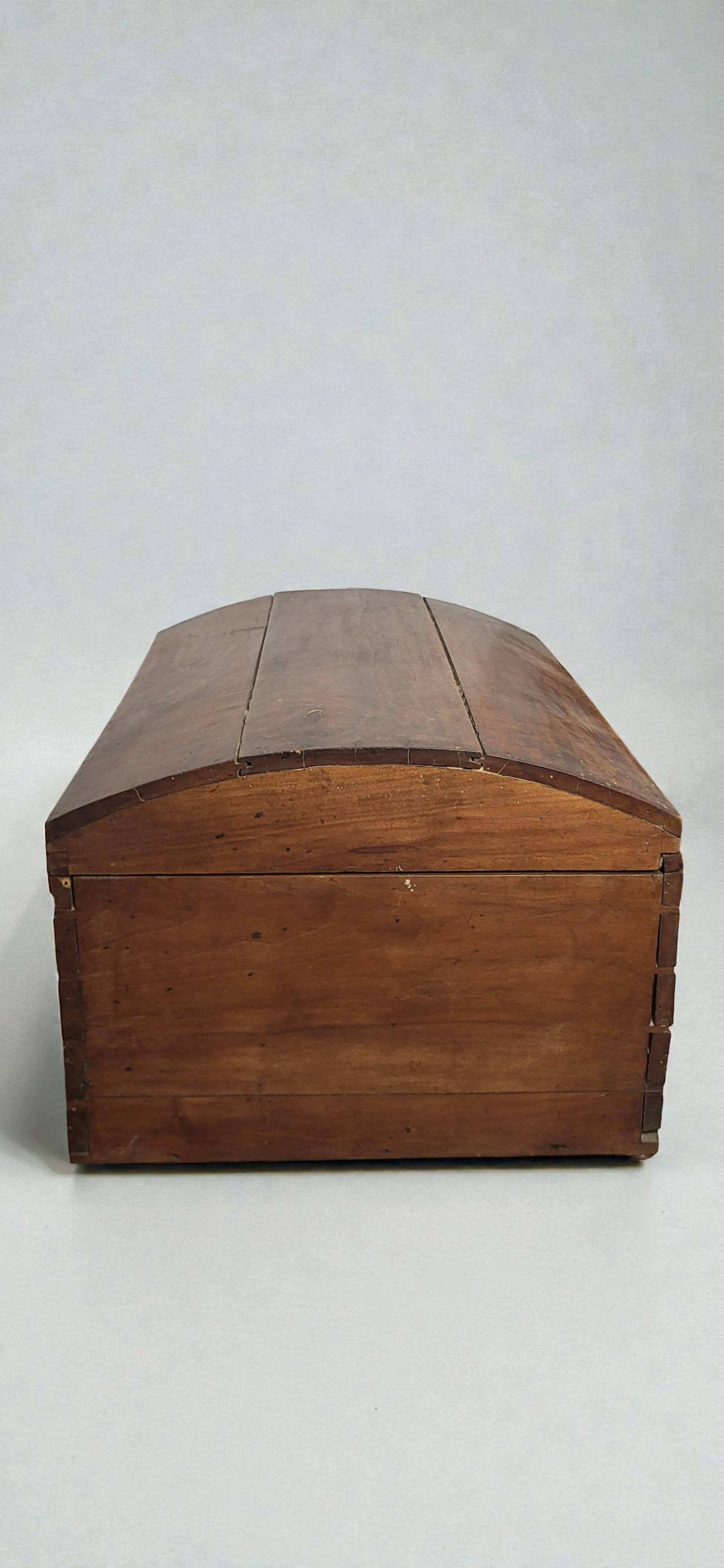 Wooden storage chest/trunk