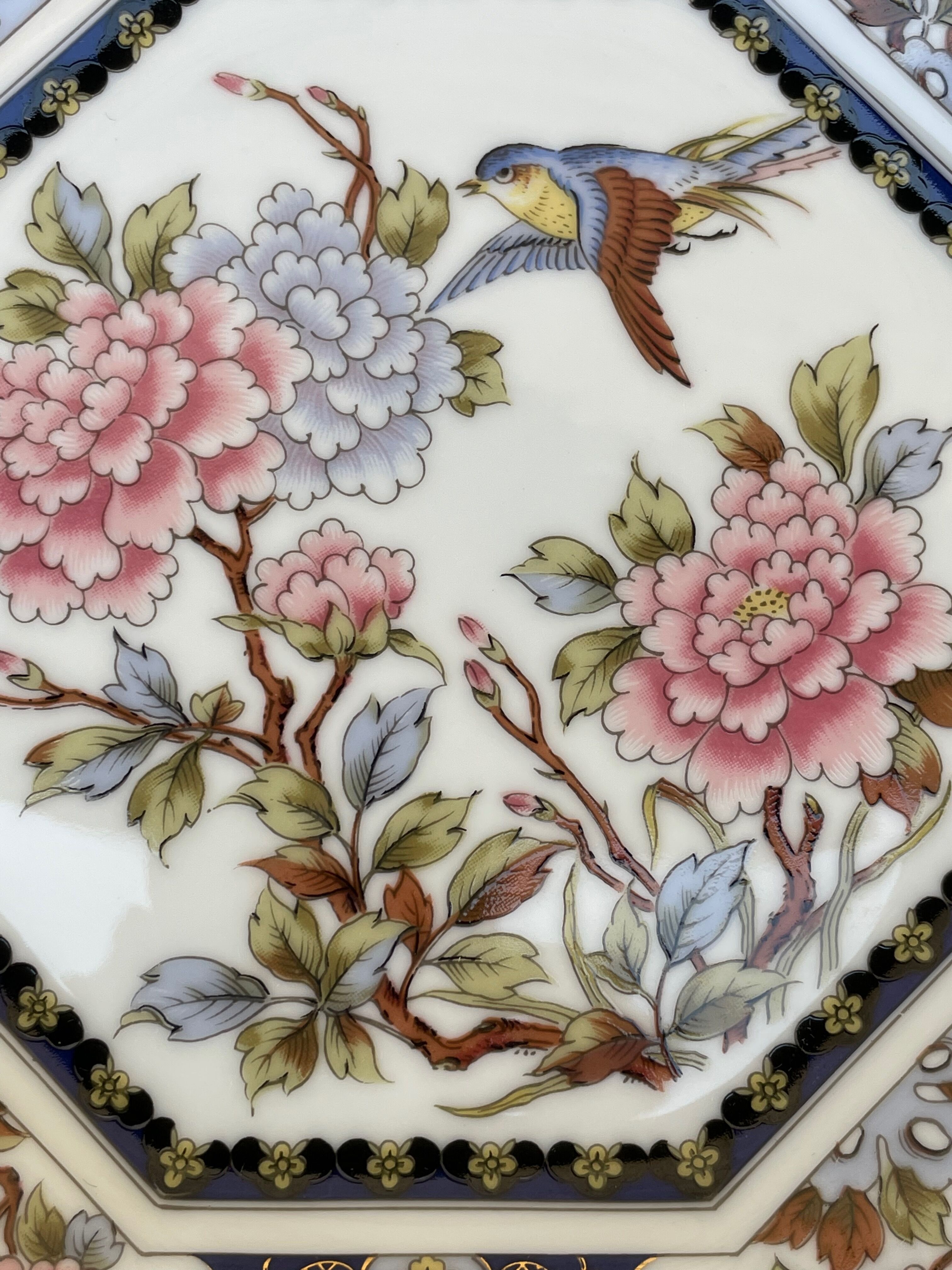 Antique octagonal plate with bird and peony motifs, chinoiseries.