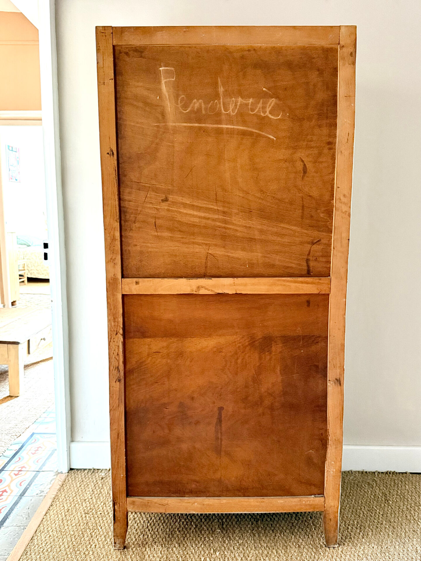 Parisian wardrobe bonnetière