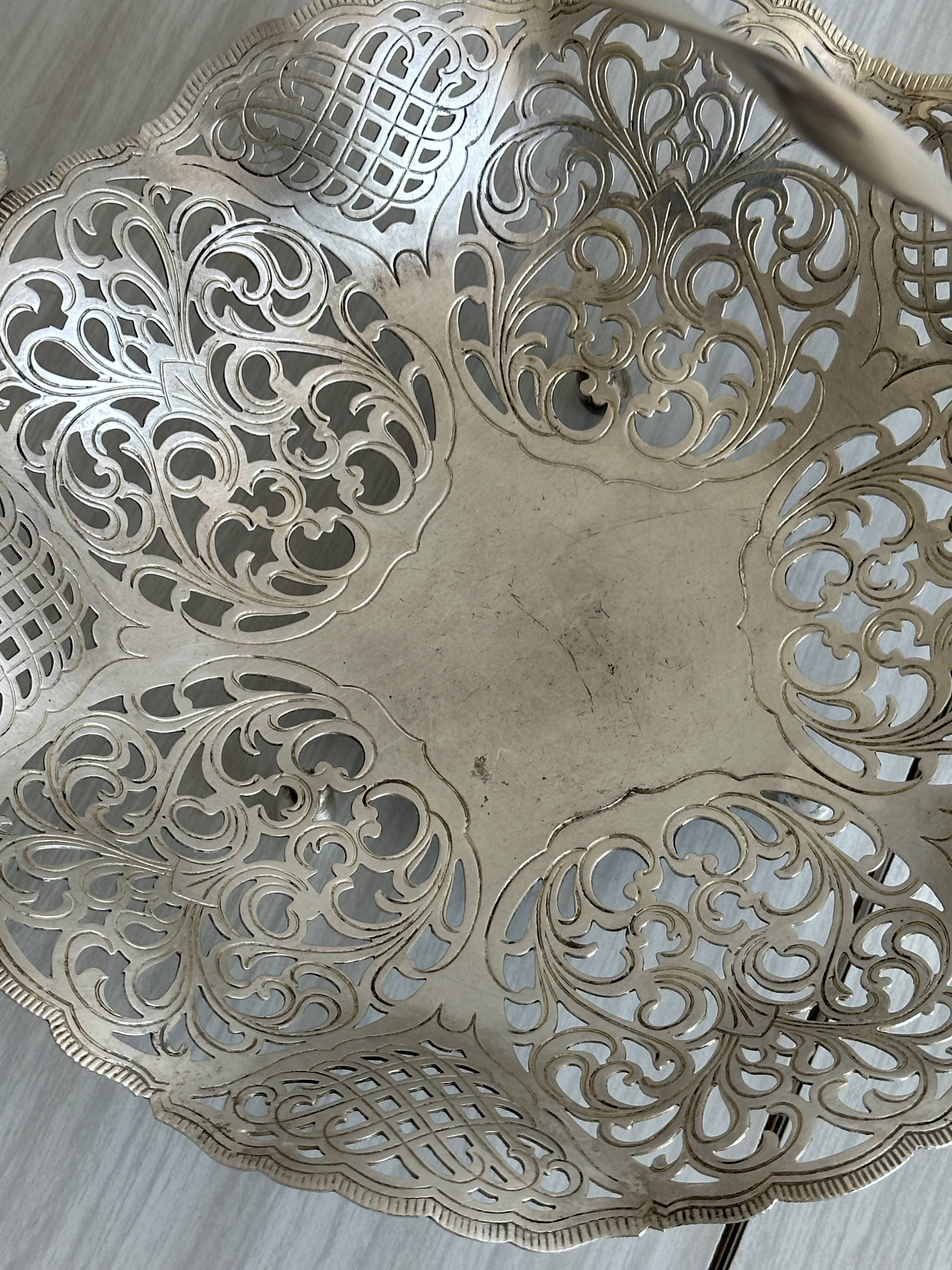 Openwork bread basket or fruit bowl