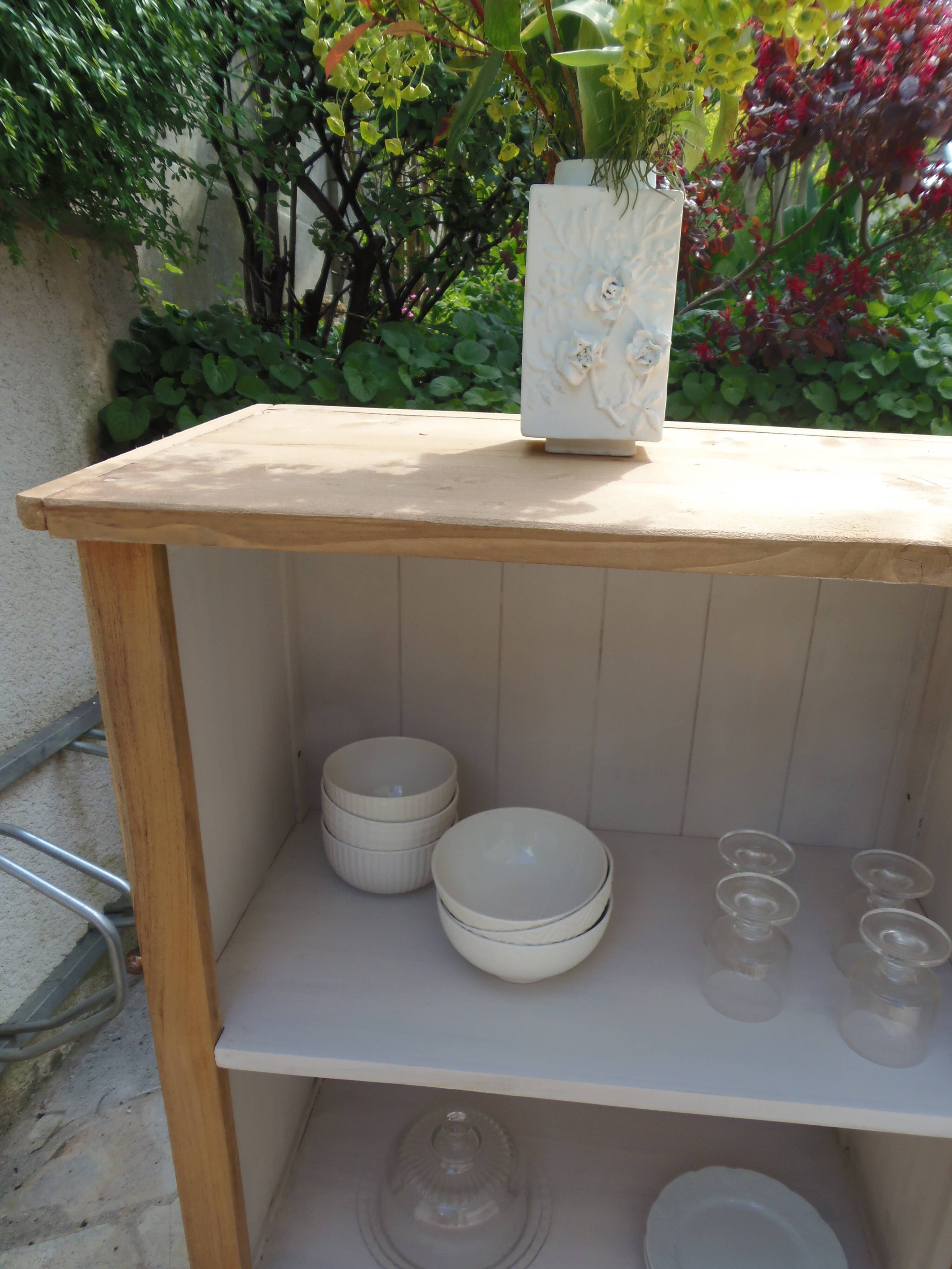 Raw wood craft furniture, pearl gray interior.