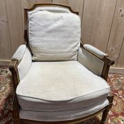 Paire de fauteuil / bergères de style Louis XVI beige