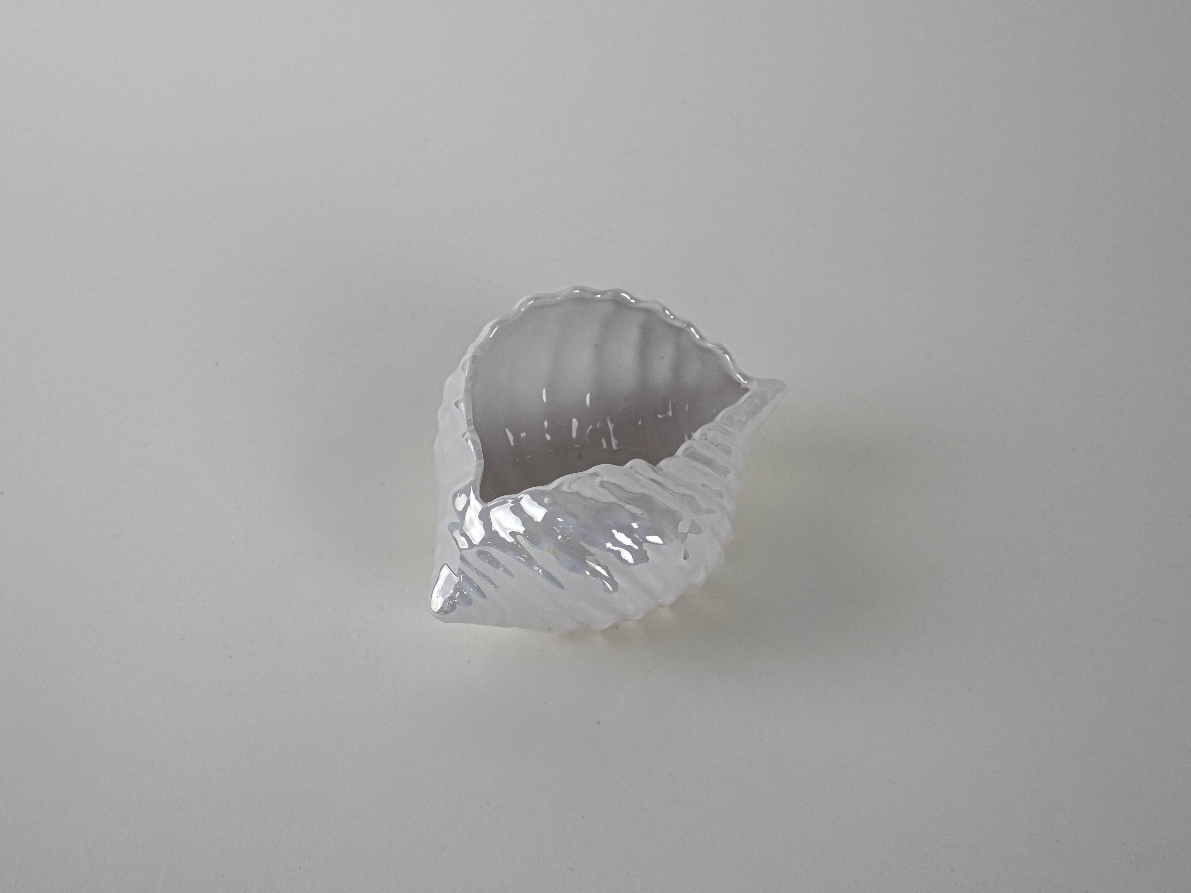 Decorative porcelain seashell, Italian design, 1970s, production: Italy