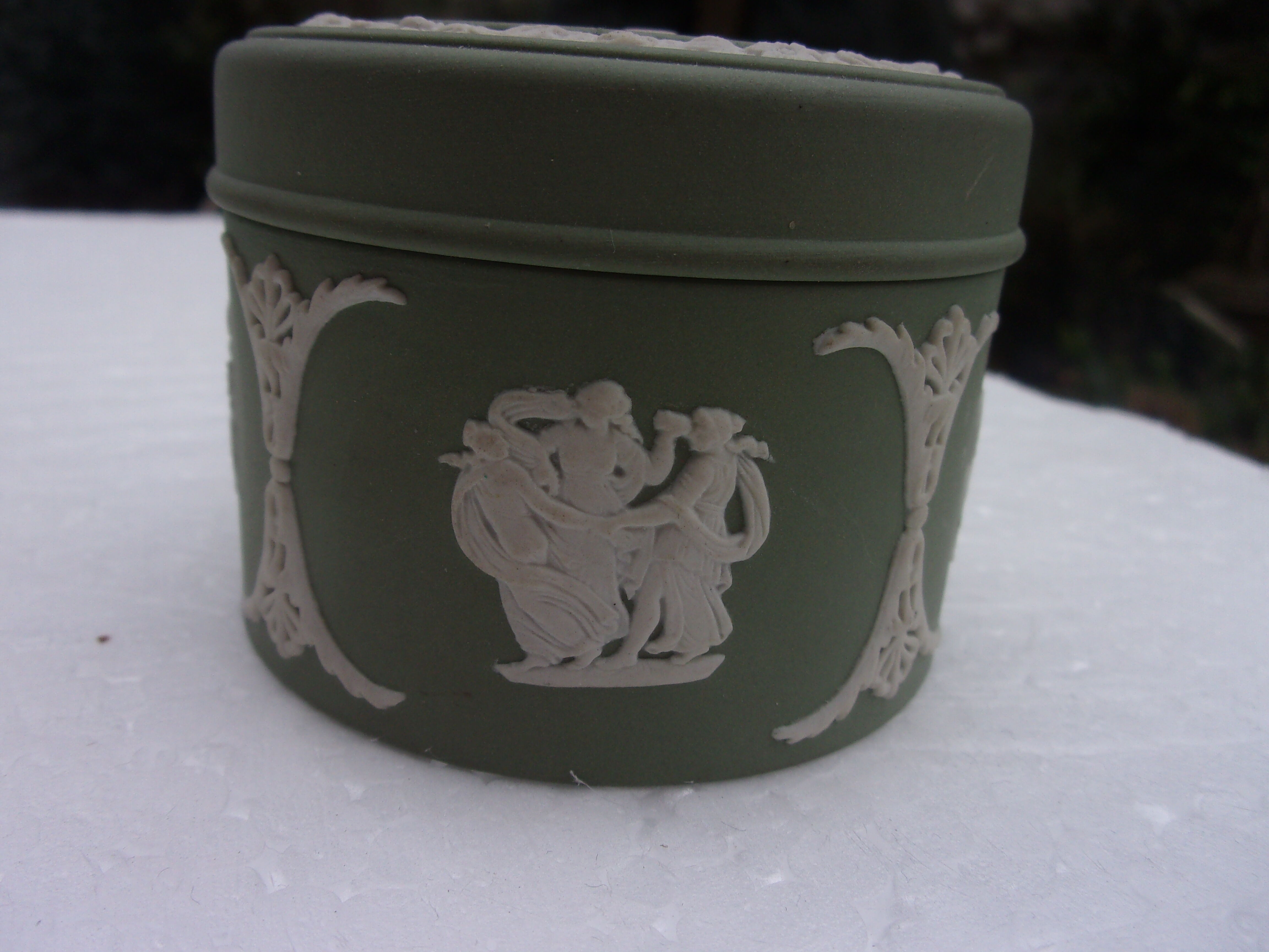 Boite a bijoux ancienne porcelaine wedgwood verte