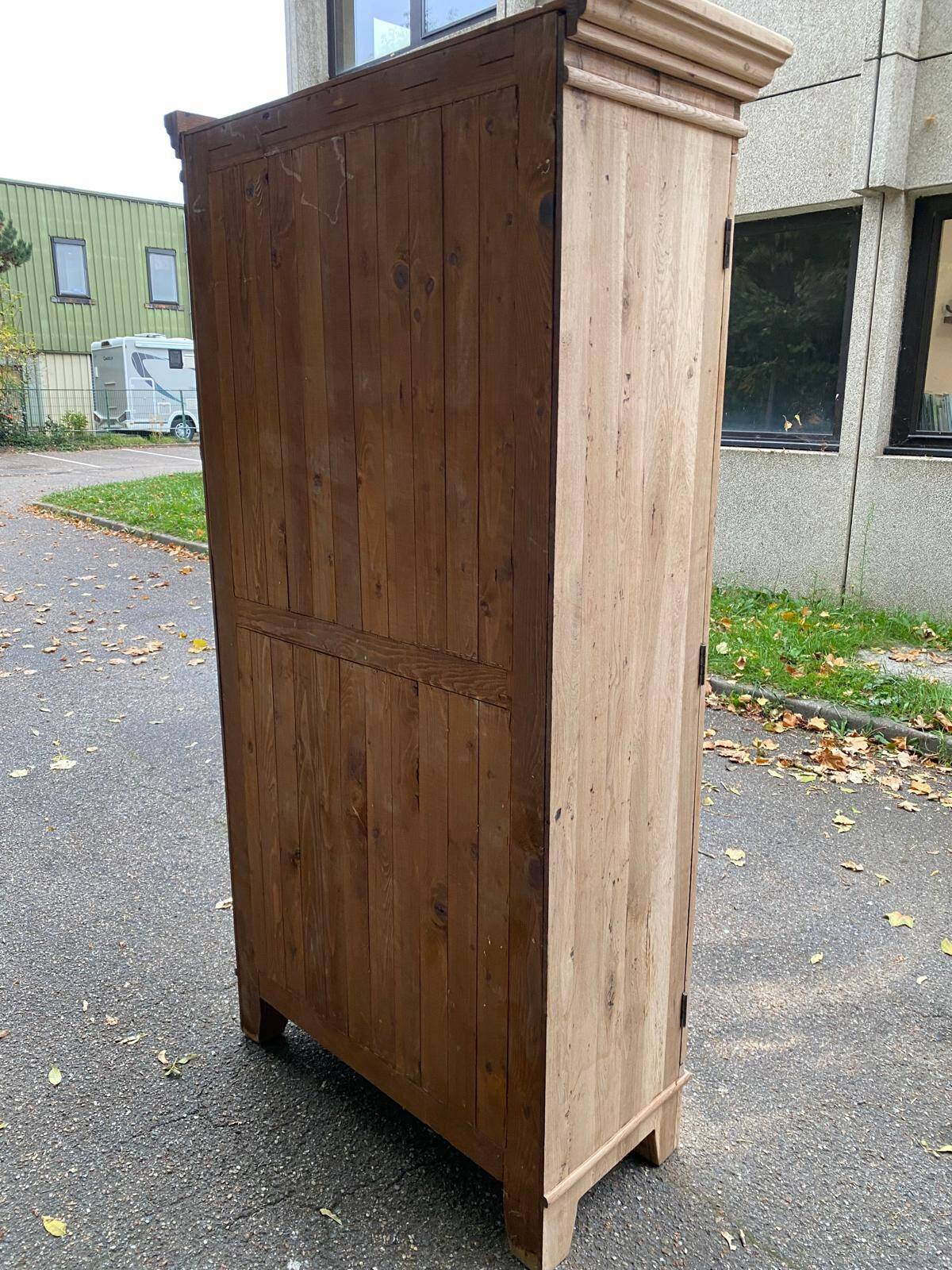 Armoire de ferme rénovée en chêne massif brut du 19ème