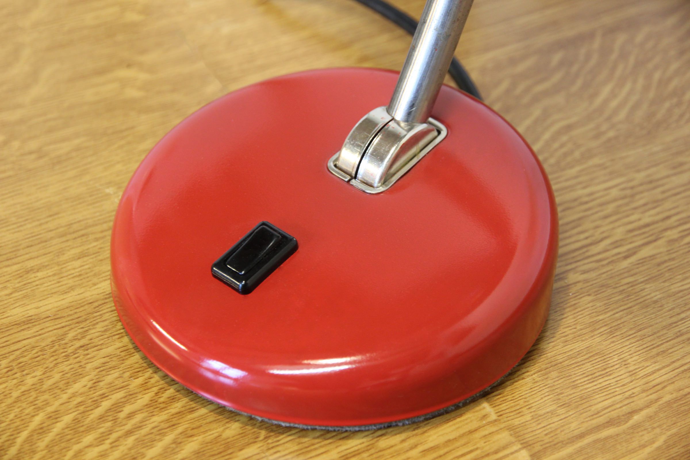 Carmine red saucer/UFO articulated years 50/60 desk lamp