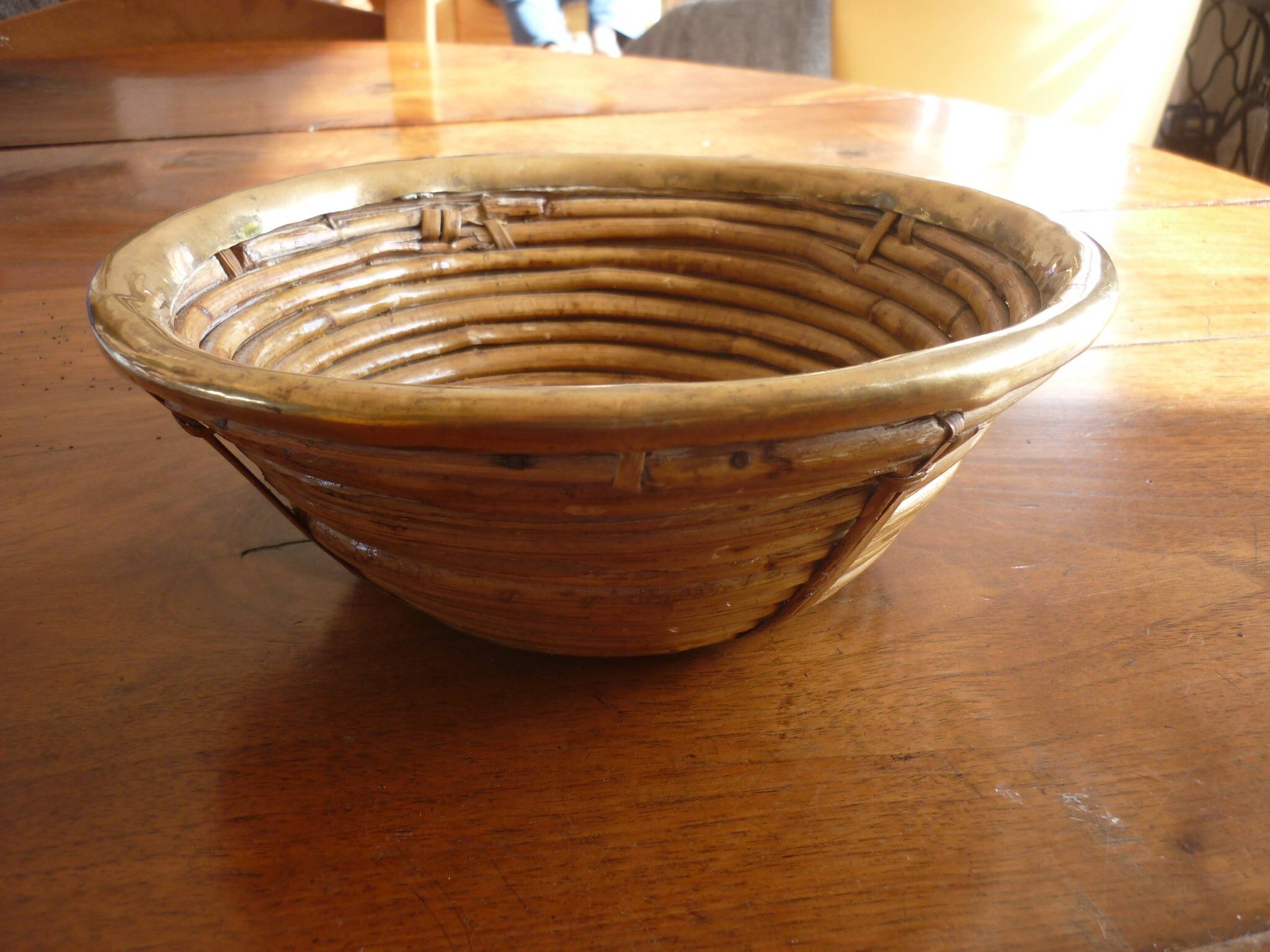 Bauhaus DLG rattan and brass bowl by Italian Gabriella Crespi