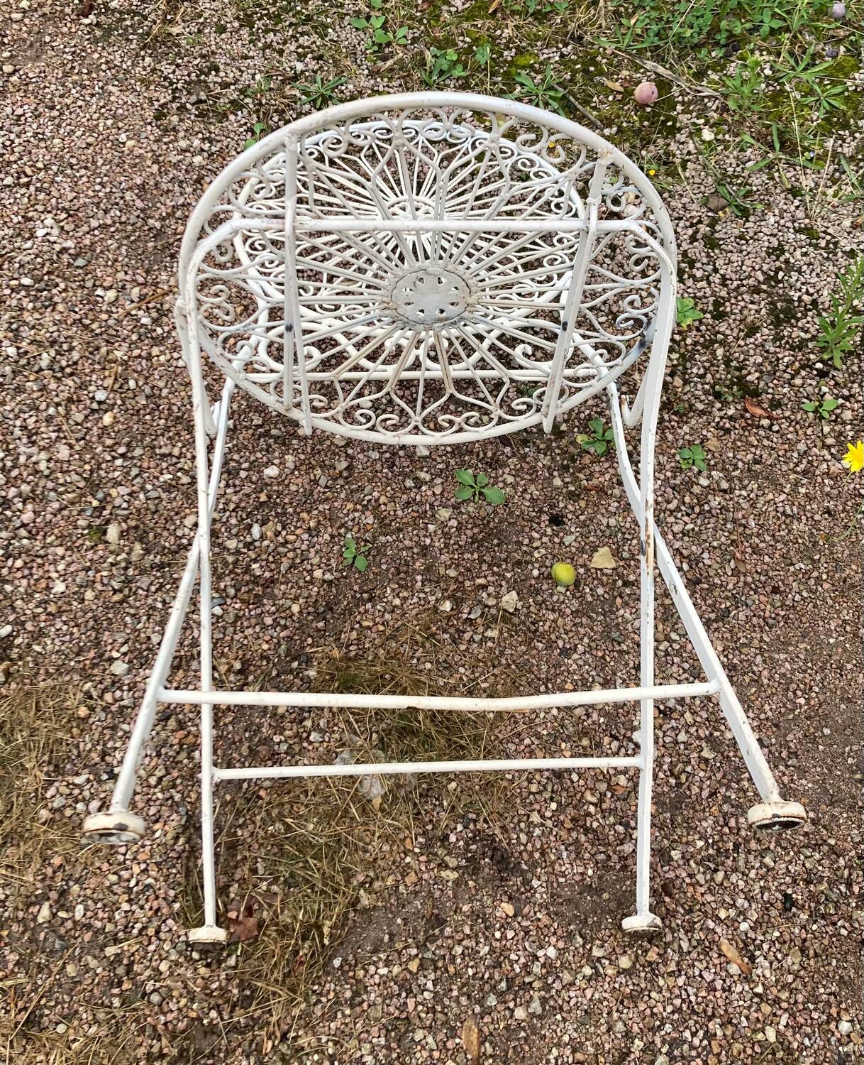 Foldable medallion garden chair from the 20th century in wrought iron with Heart motifs