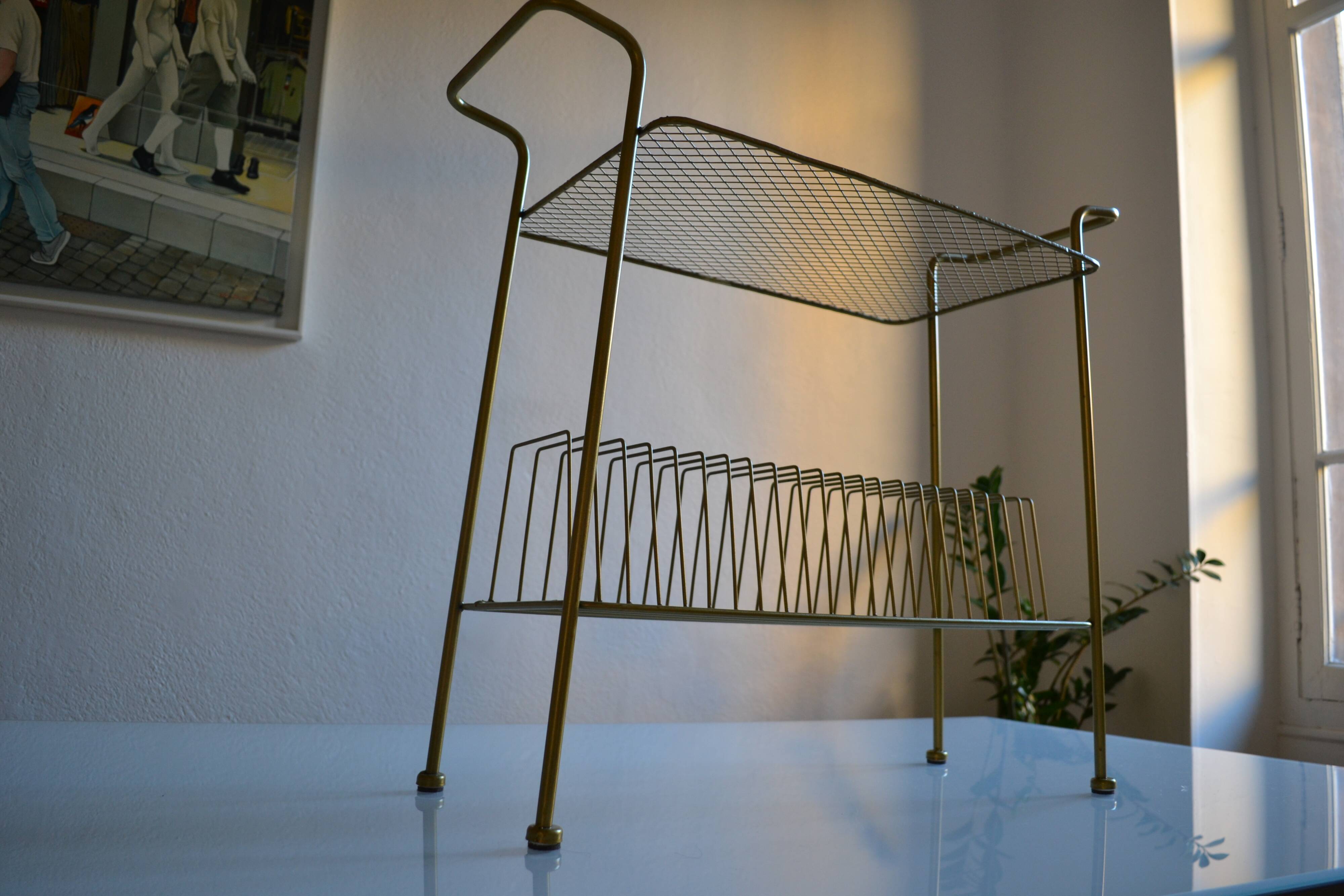 Vintage end table / coffee table & magazine rack