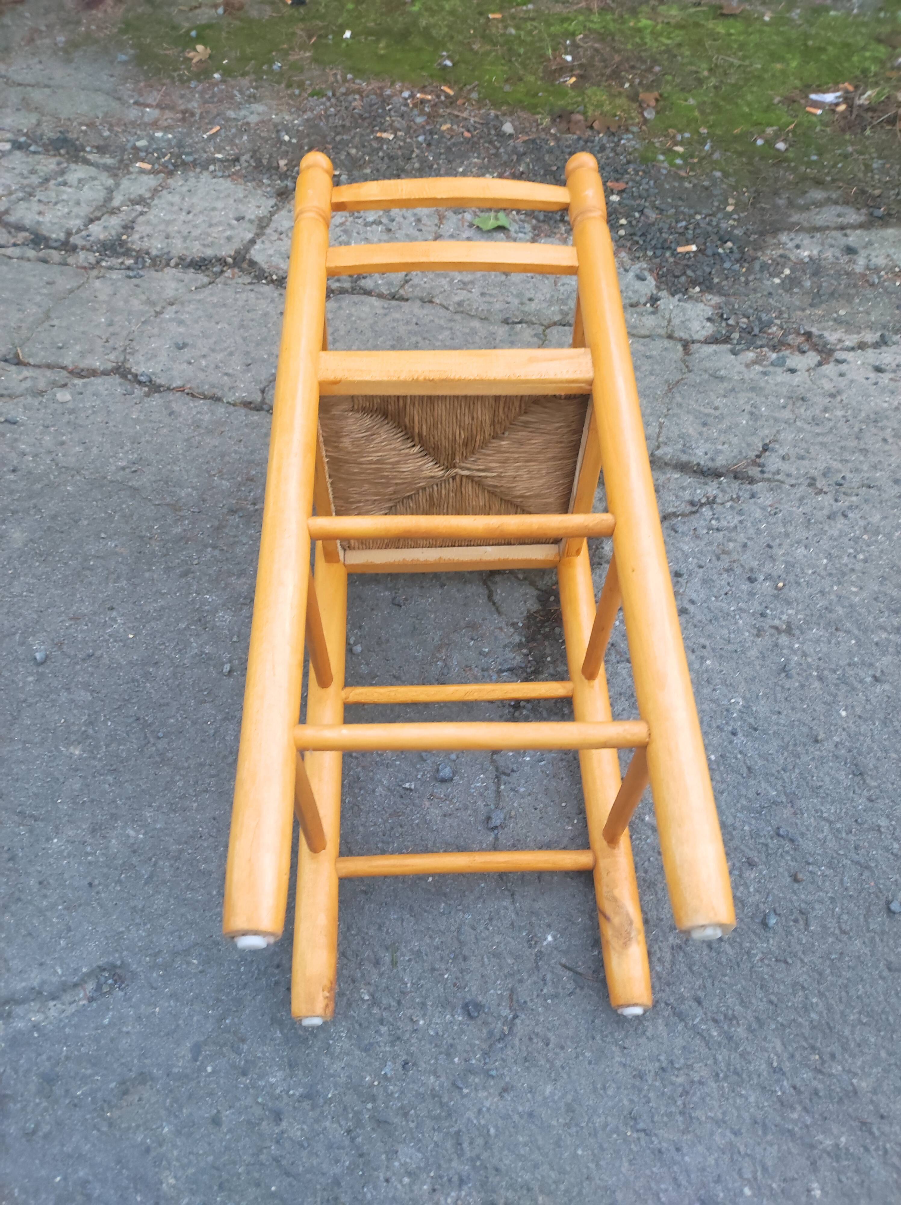 Chaise haute enfant paillée et bois vintage