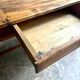 Table de ferme en bois foncé 1 tiroir