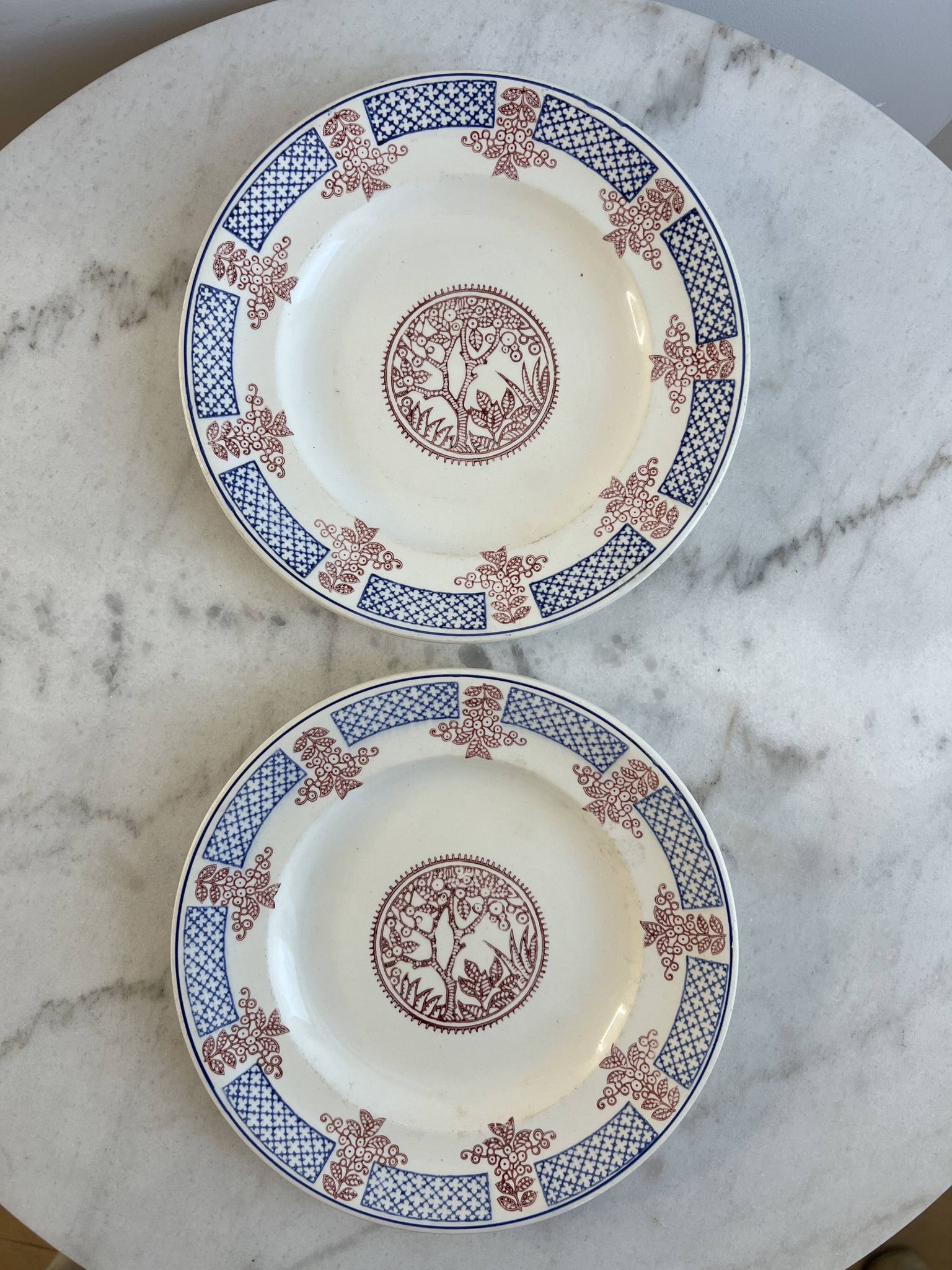 2 assiettes plates Longwy Fecamp en terre de fer
