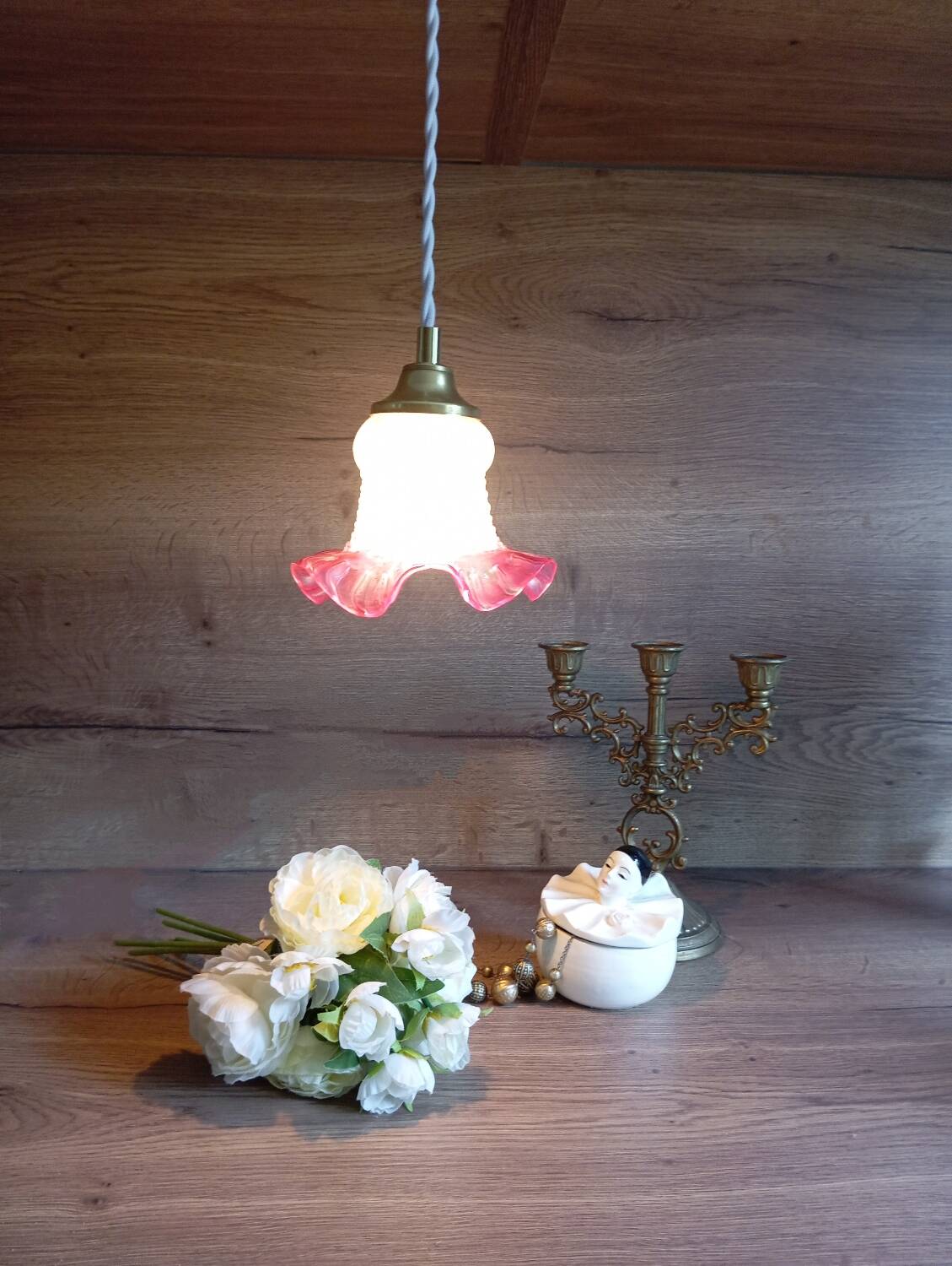 Lampe baladeuse en verre juponné vieux rose