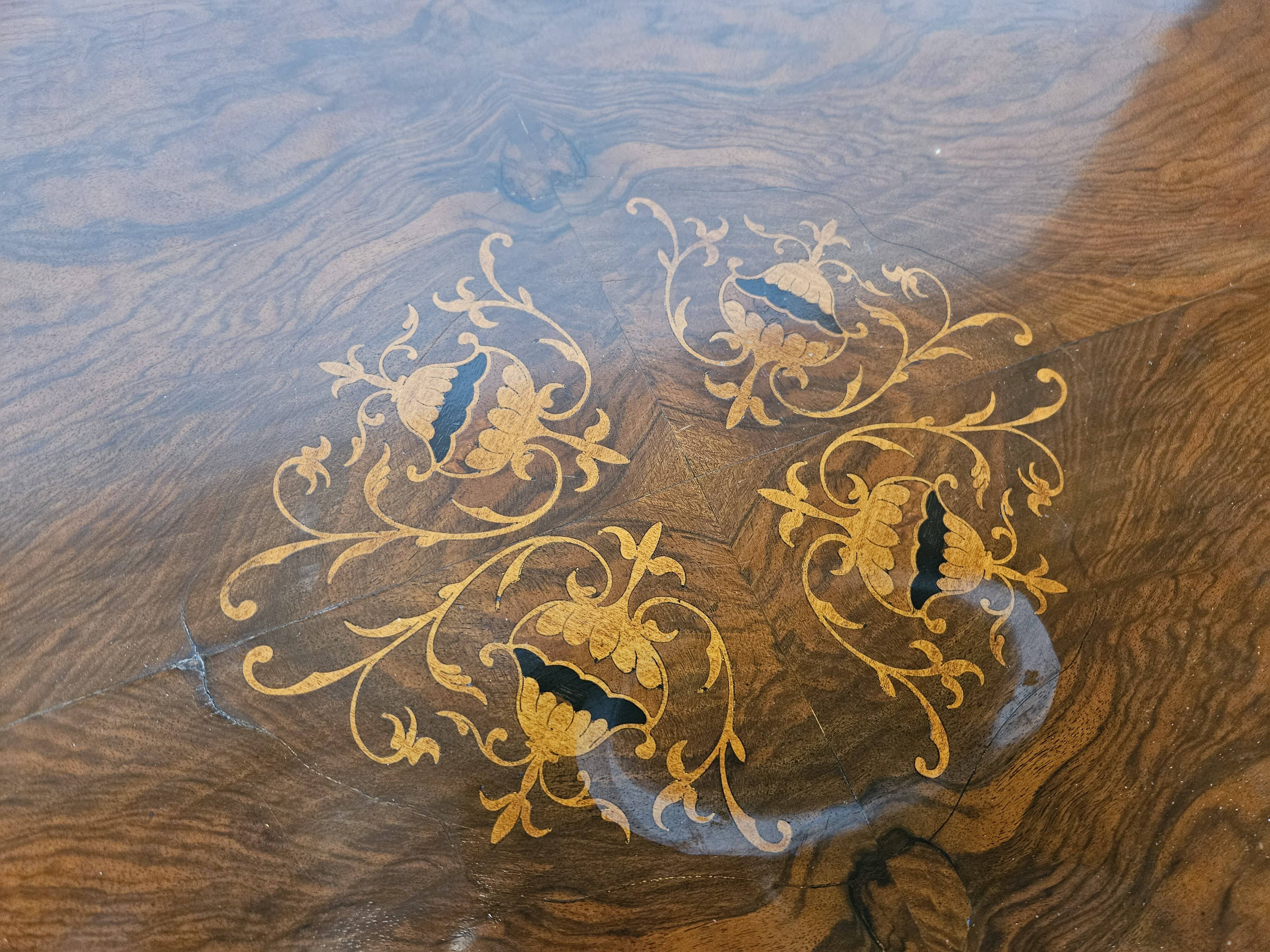 Coffee table in walnut with maple inlays and wheels
