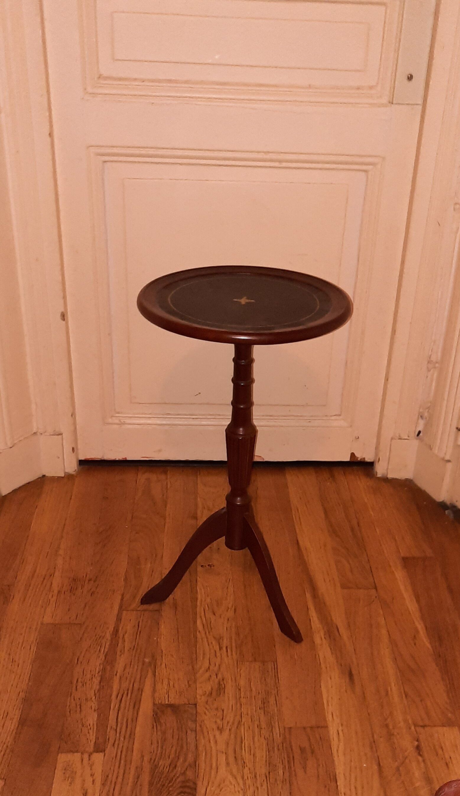 Small auxiliary gueridon