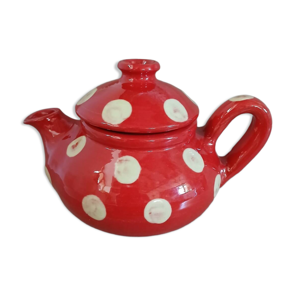 Théière en poterie artisanale