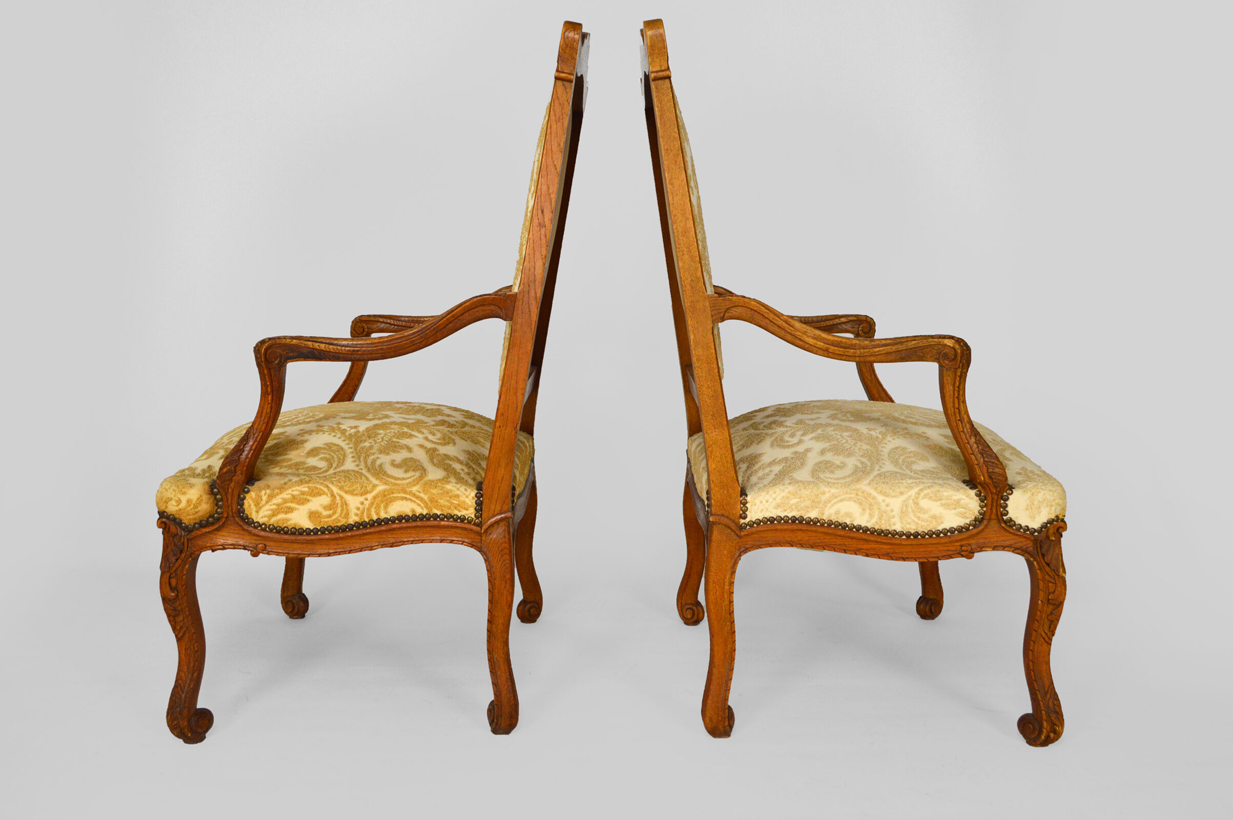 Set of 2 armchairs in carved oak, Louis XV style