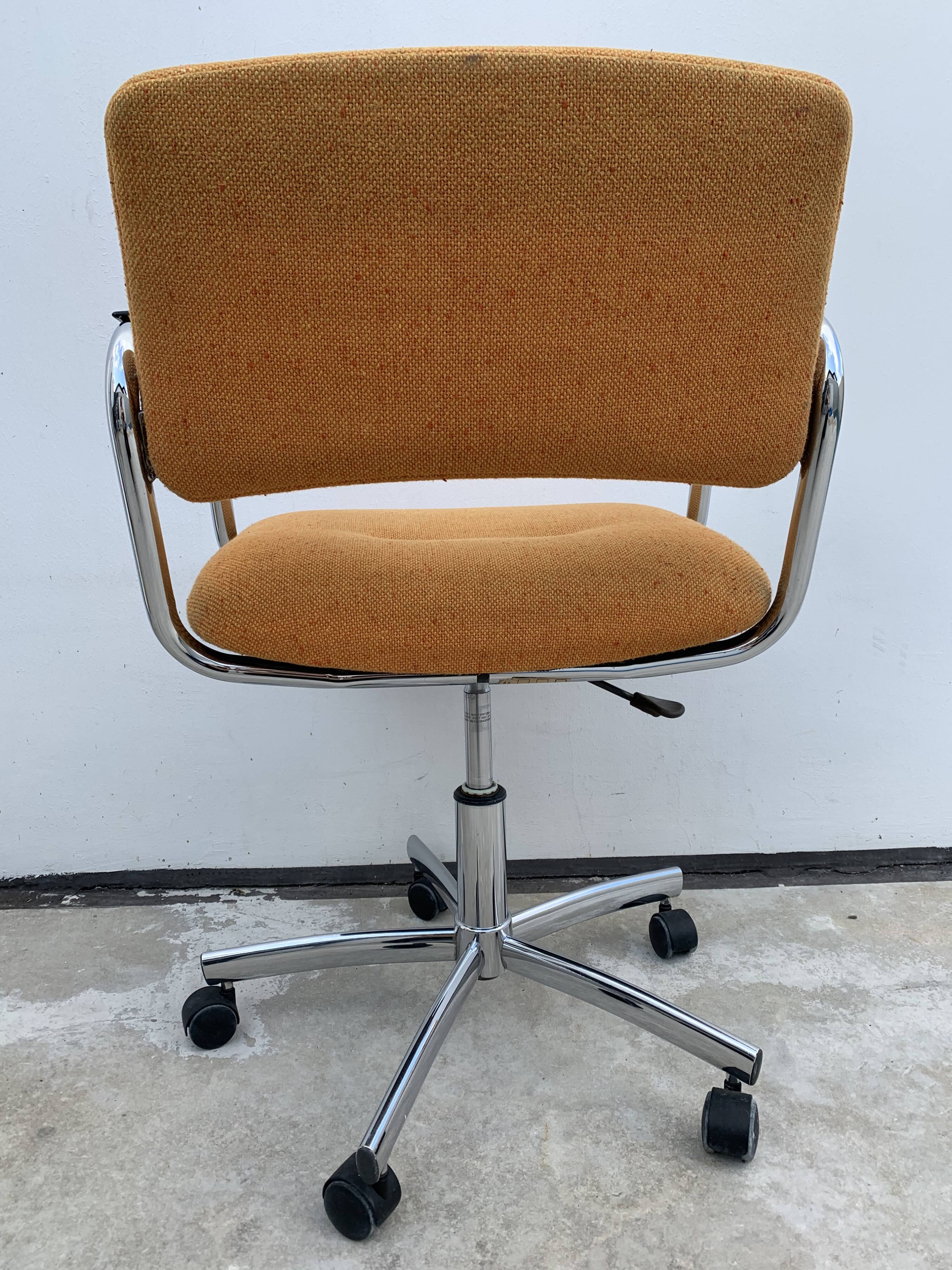 1980 Strafor desk chair adjustable, swivel and on wheels