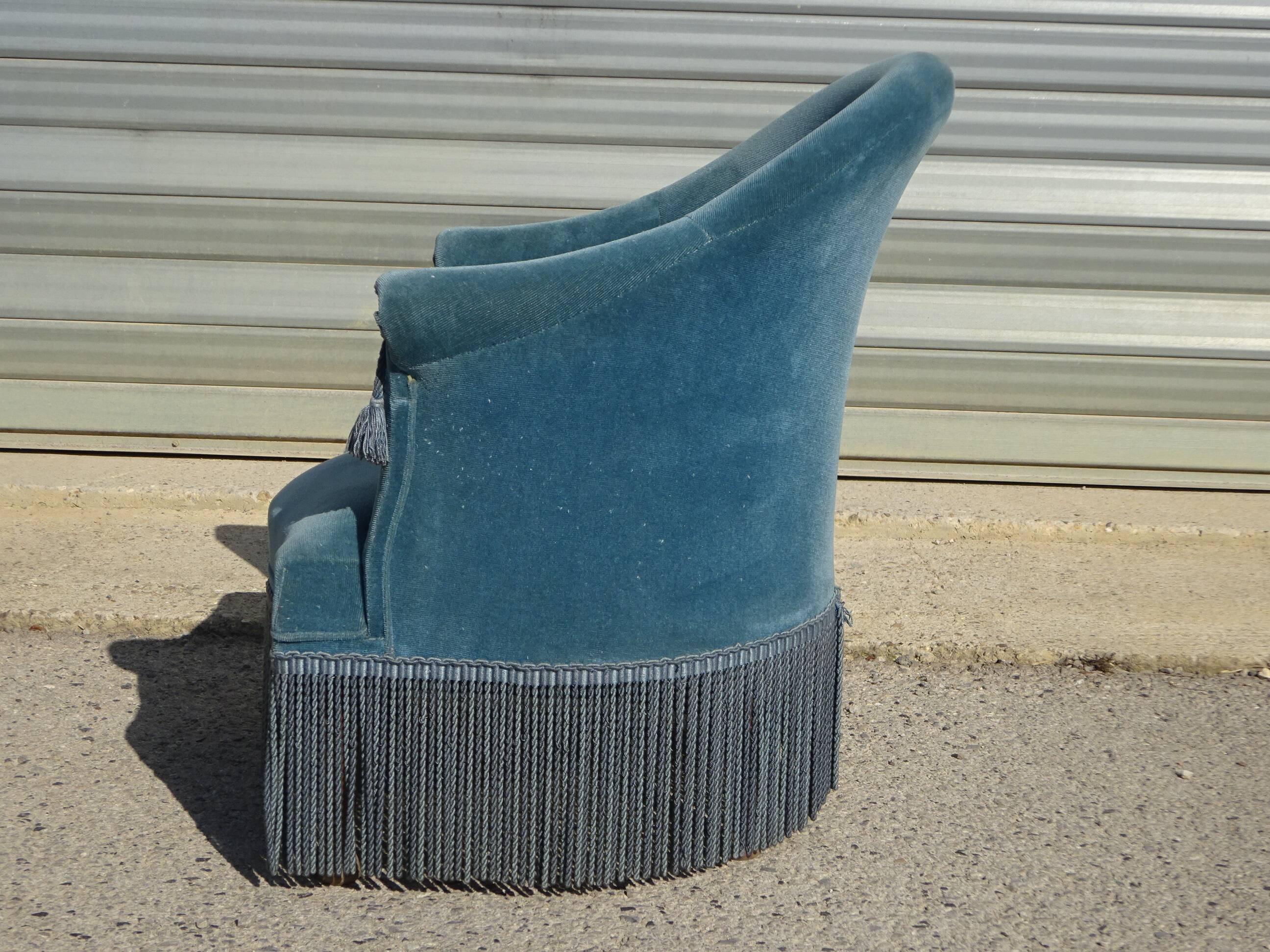 Fauteuil crapaud en velours bleu
