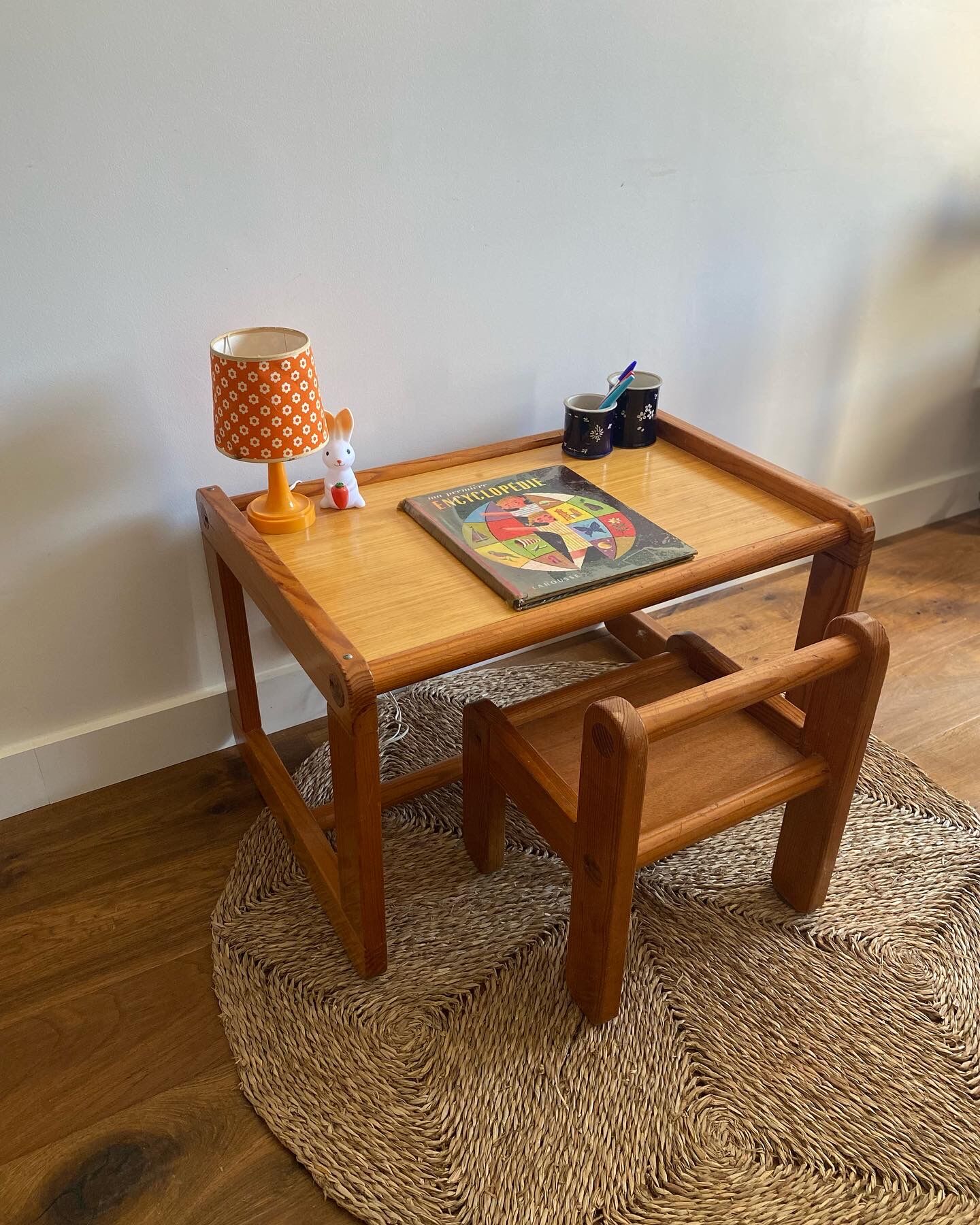Children's desk and its wooden seat from the 80s