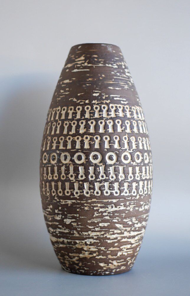 Brutalist Scandinavian modernist ceramic vase by Mari Simmulson for Upsala Ekeby, Sweden, 1970s.