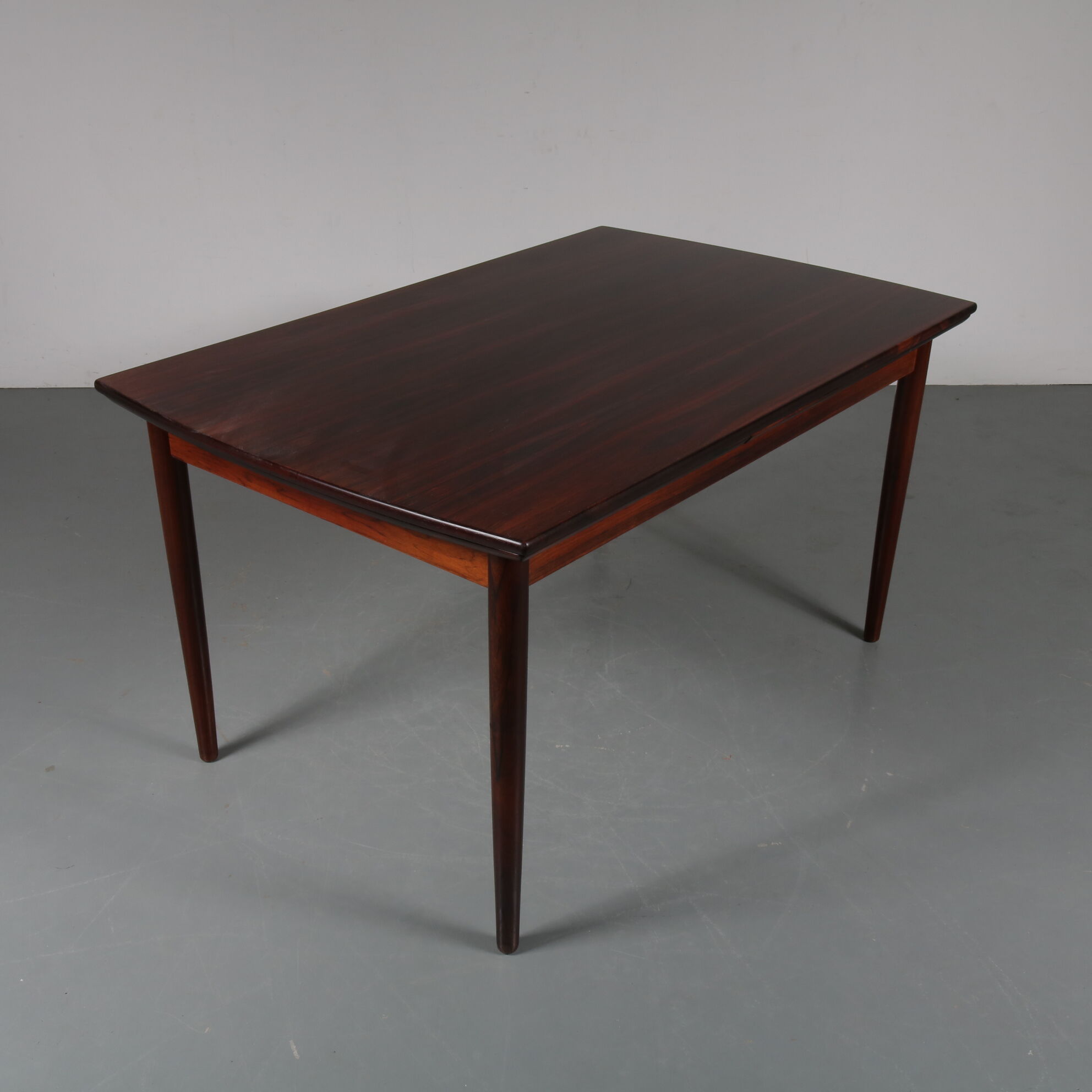 Extensive dining table in rosewood, manufactured in denmark, 1950s