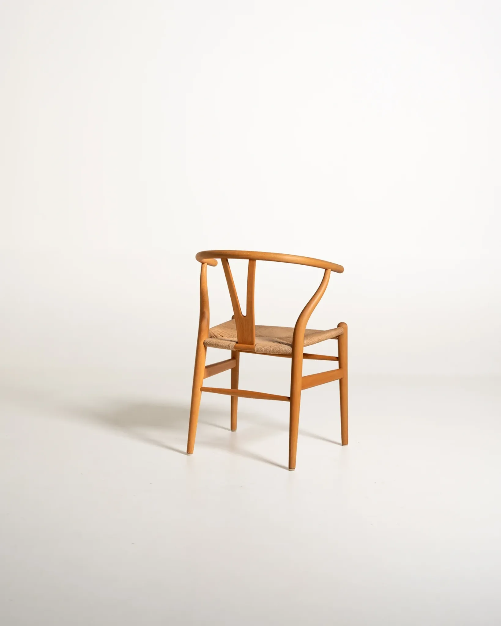 Ensemble de quatre chaises "Wishbone" CH24 de Hans J. Wegner, design de 1950.