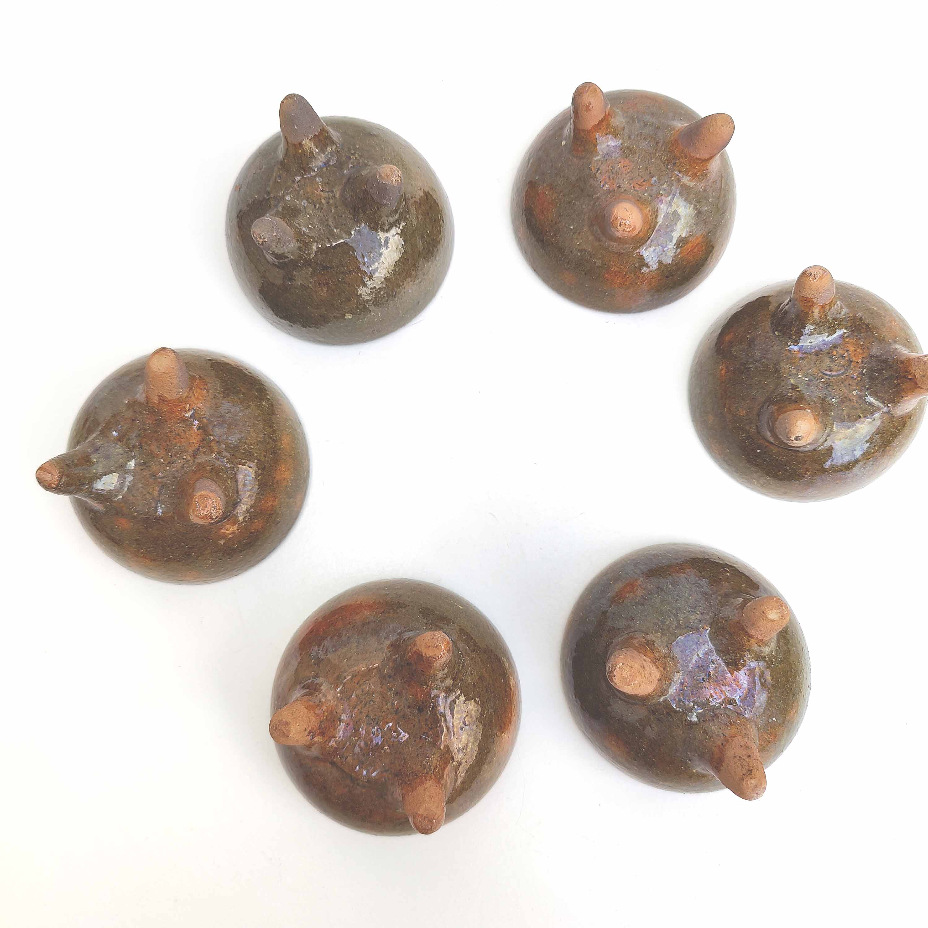 Set 6 bols tripodes terre cuite forme anthropomorphe
