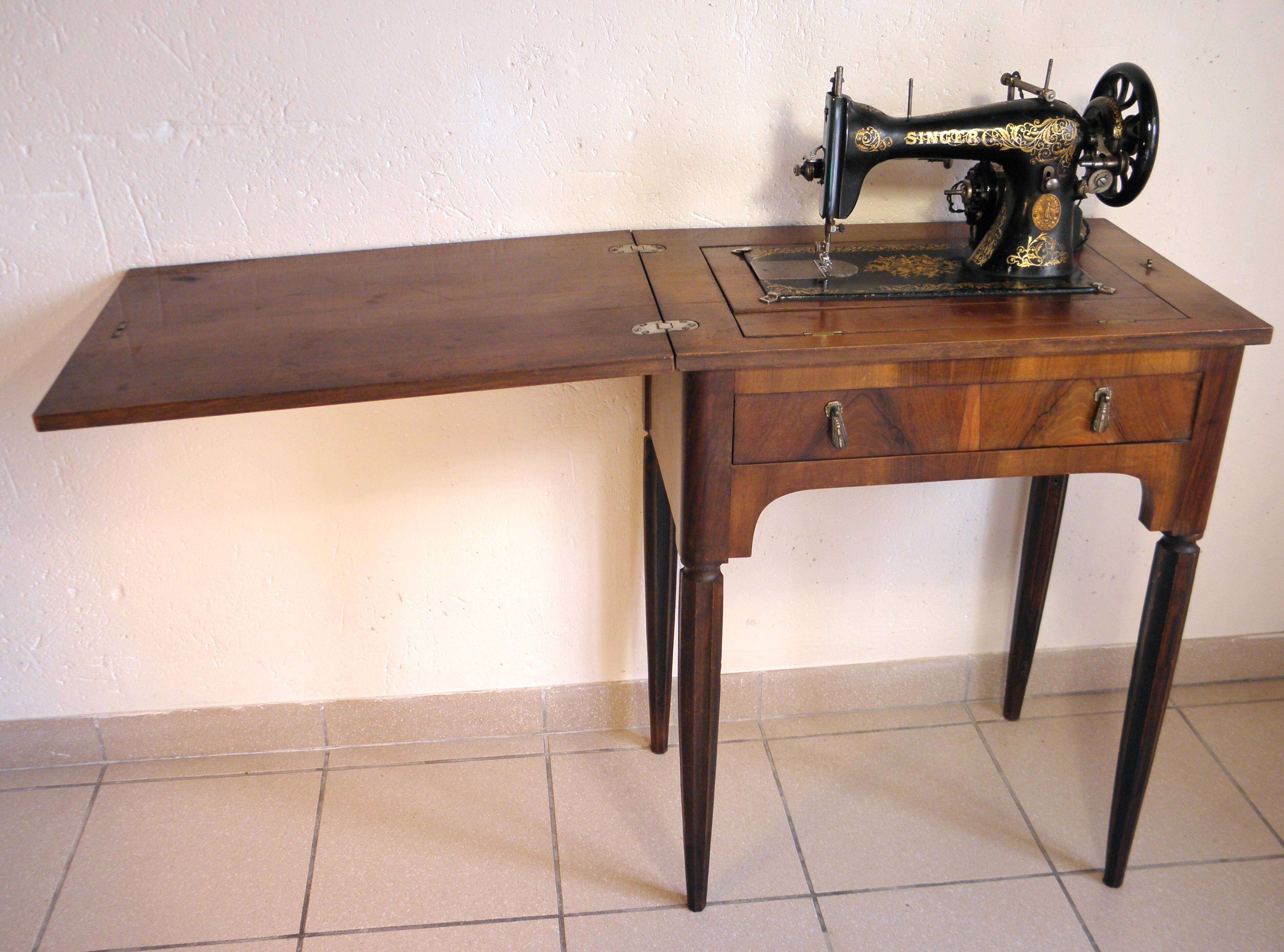 Meuble console Art Déco de machine Singer