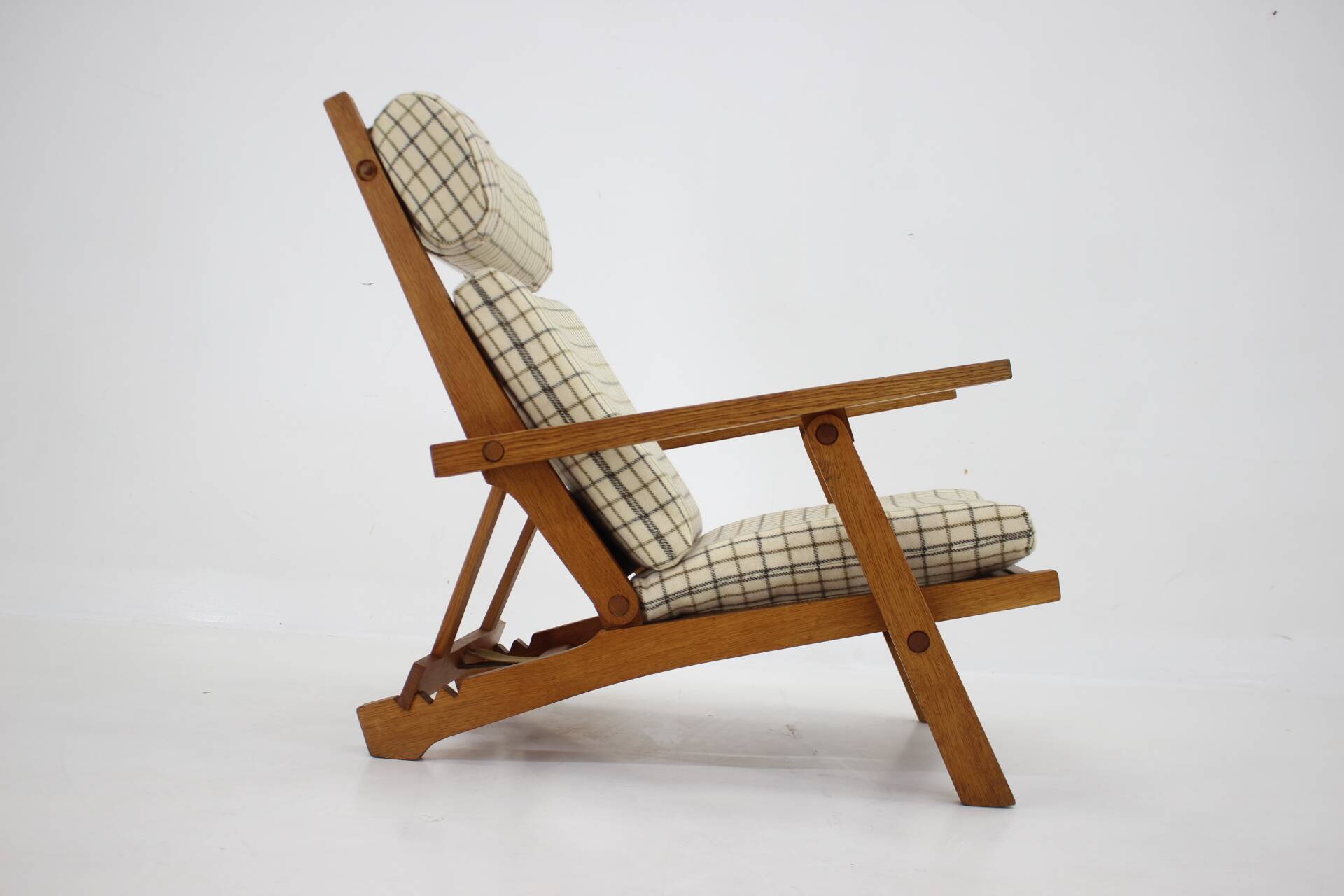 Hans J. Wegner Oak Reclining Lounge Chair Model AP71, Denmark 1968